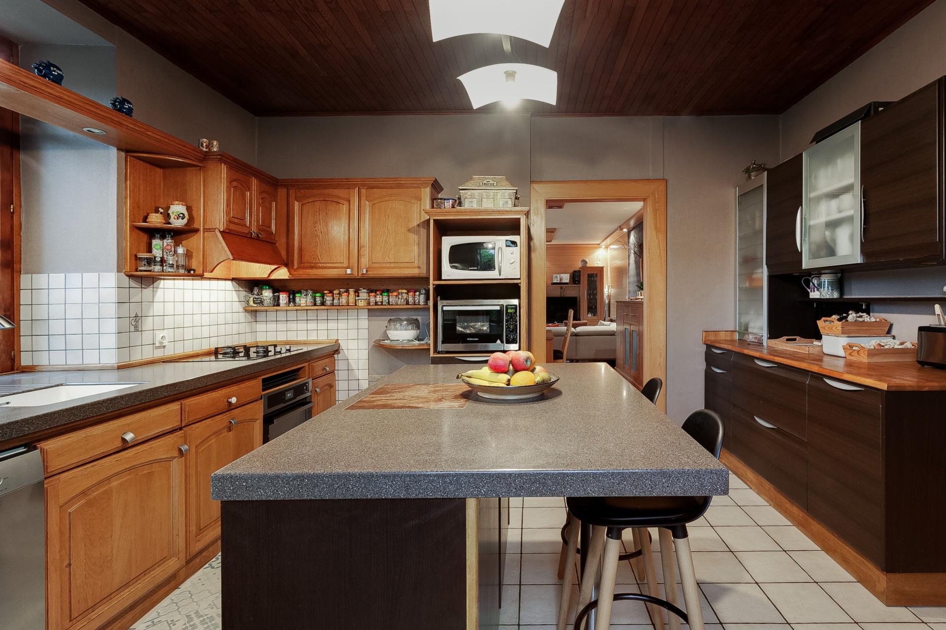 Photo 5 of the listing.