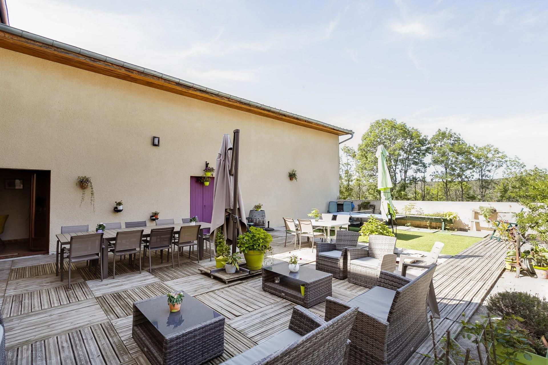 Photo 2 of the listing.