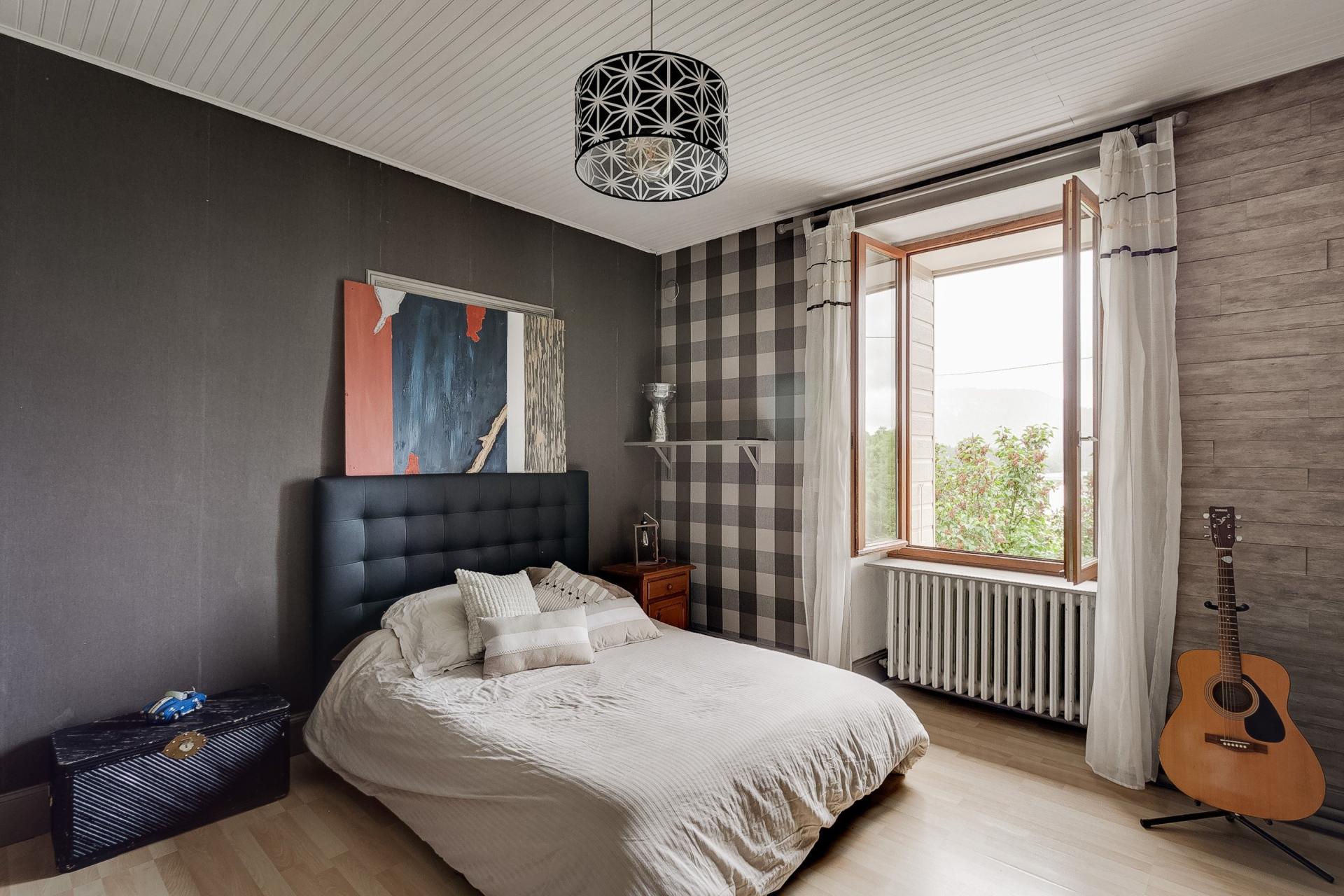 Photo 7 of the listing.