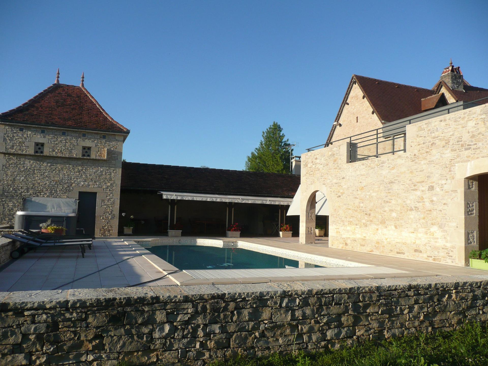 Photo 7 of the listing.