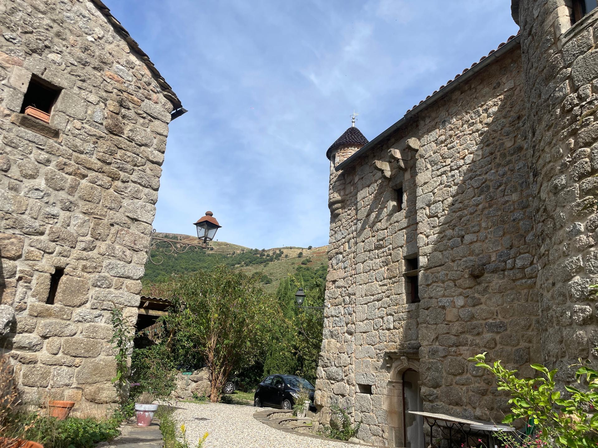 Photo 4 of the listing.