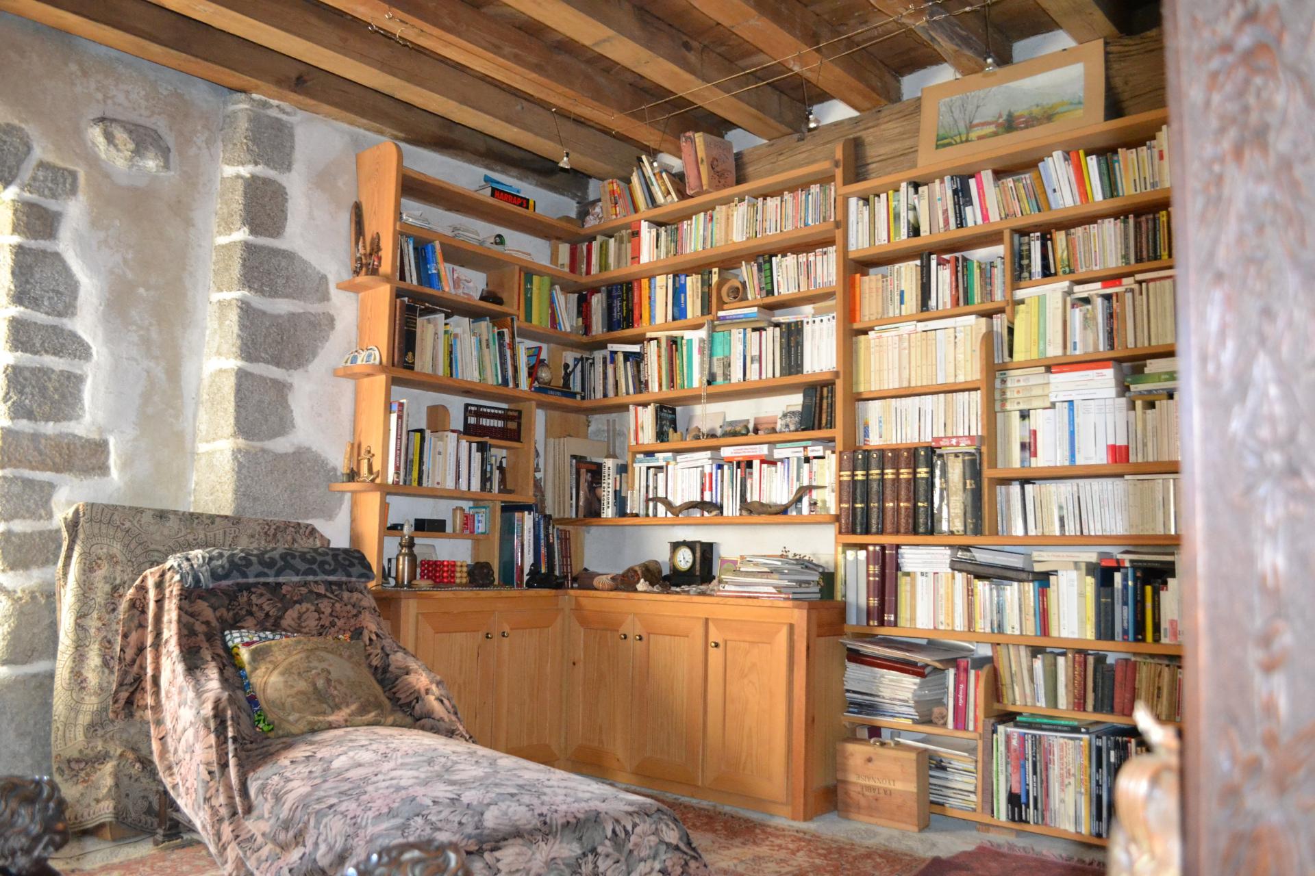 Photo 7 of the listing.