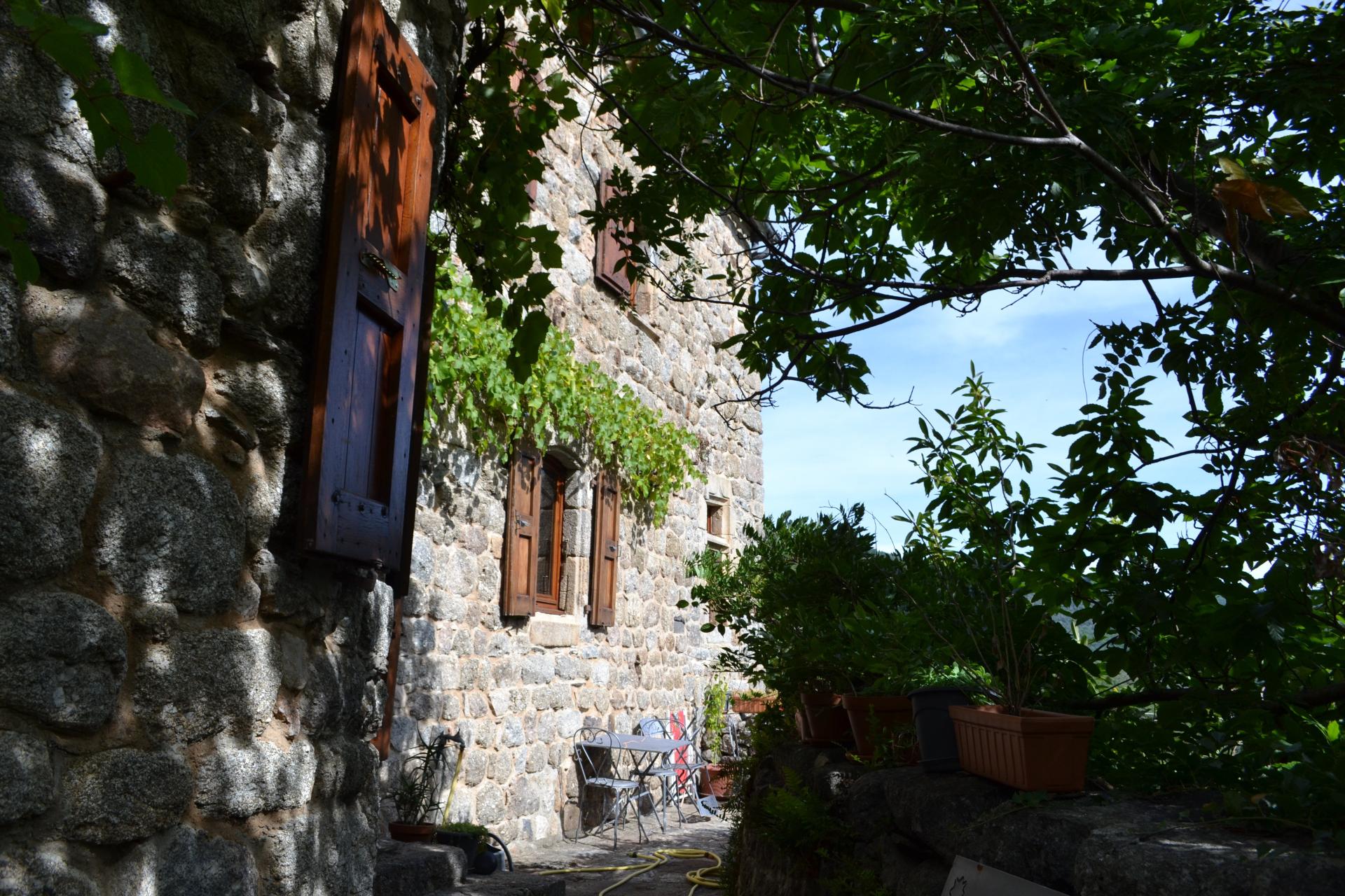 Photo 5 of the listing.