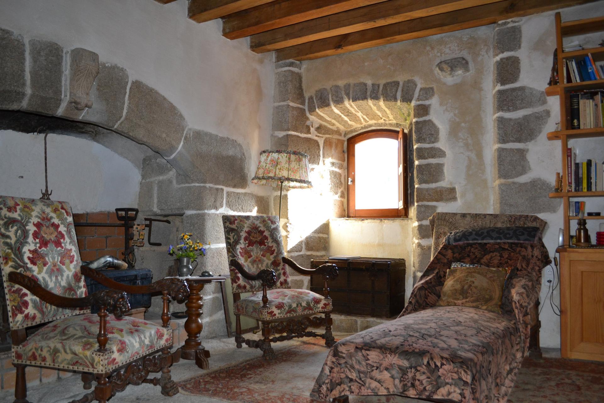 Photo 6 of the listing.