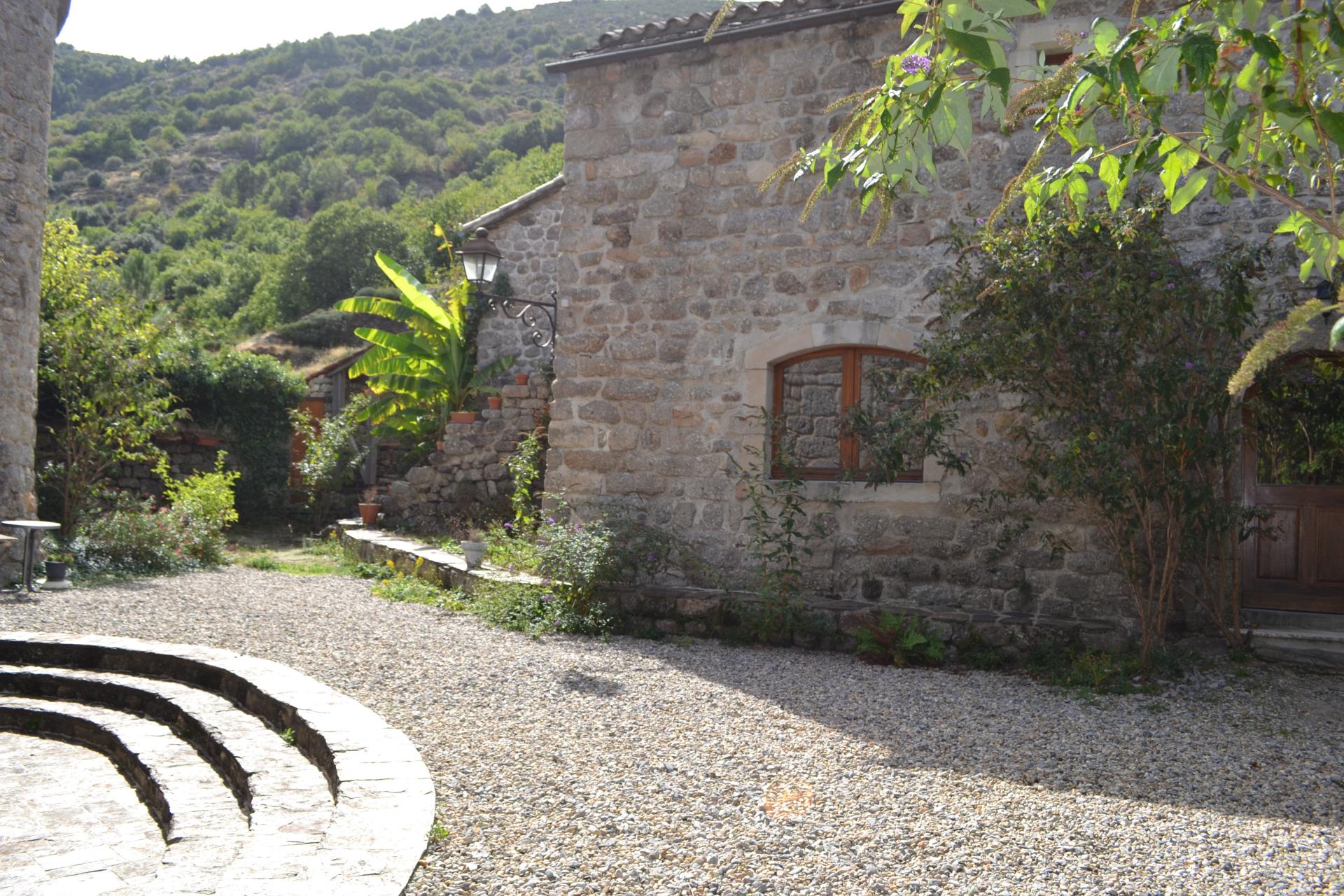 Photo 3 of the listing.