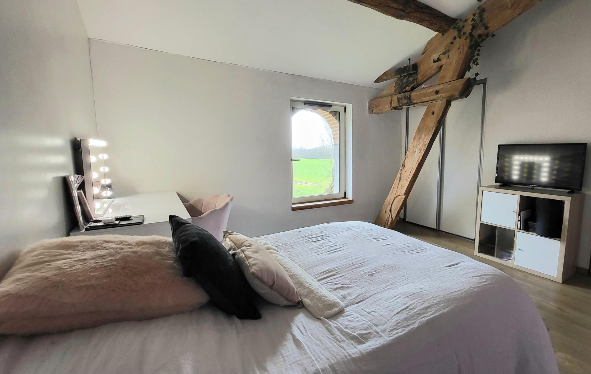 Photo 10 of the listing.