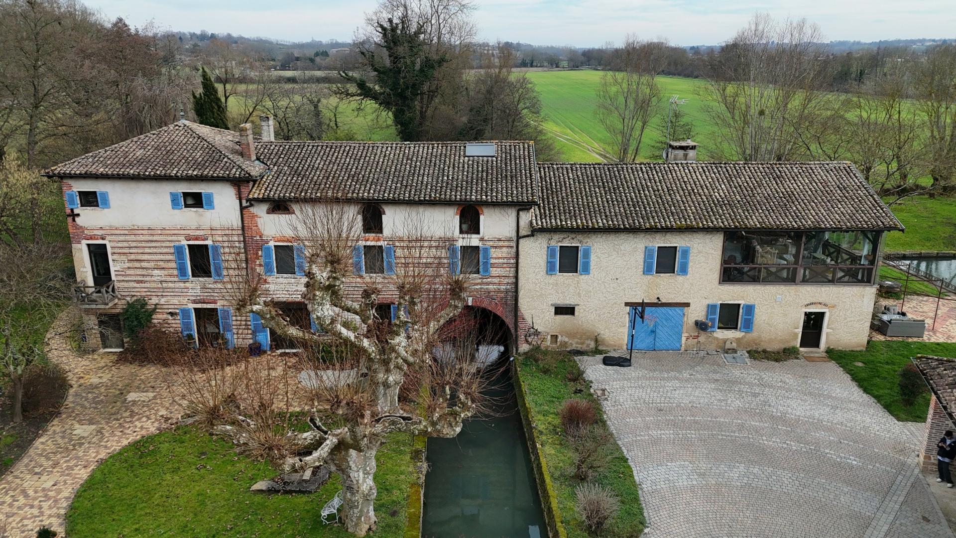 Photo 20 of the listing.