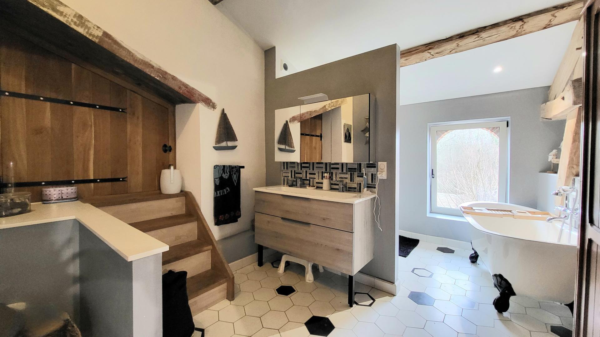 Photo 18 of the listing.