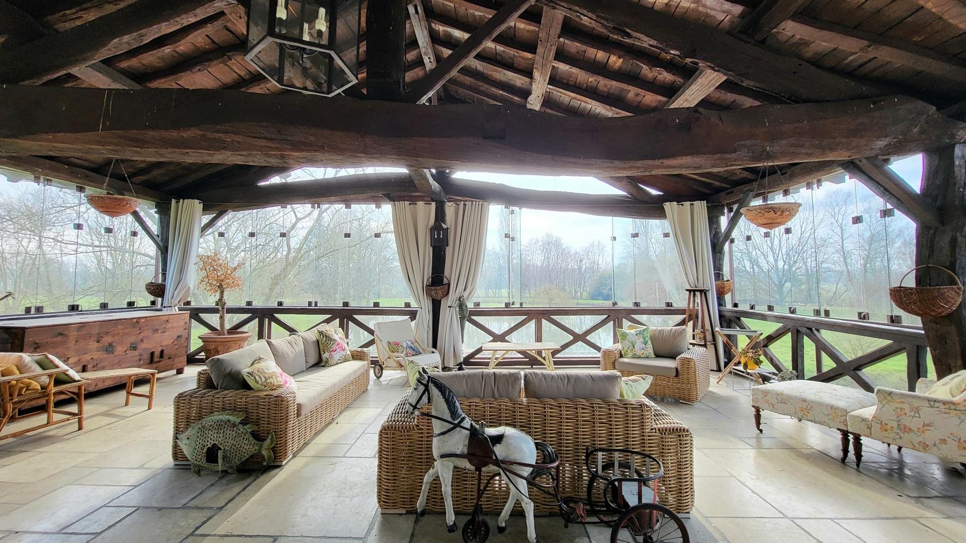 Photo 3 of the listing.