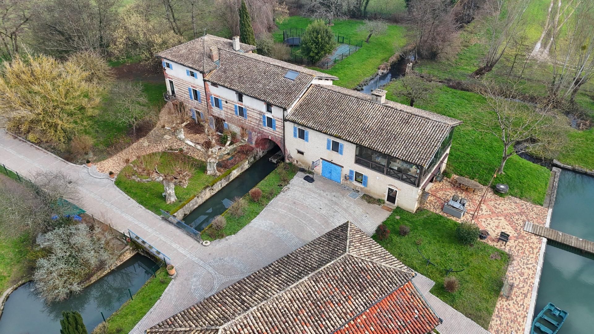 Photo 12 of the listing.