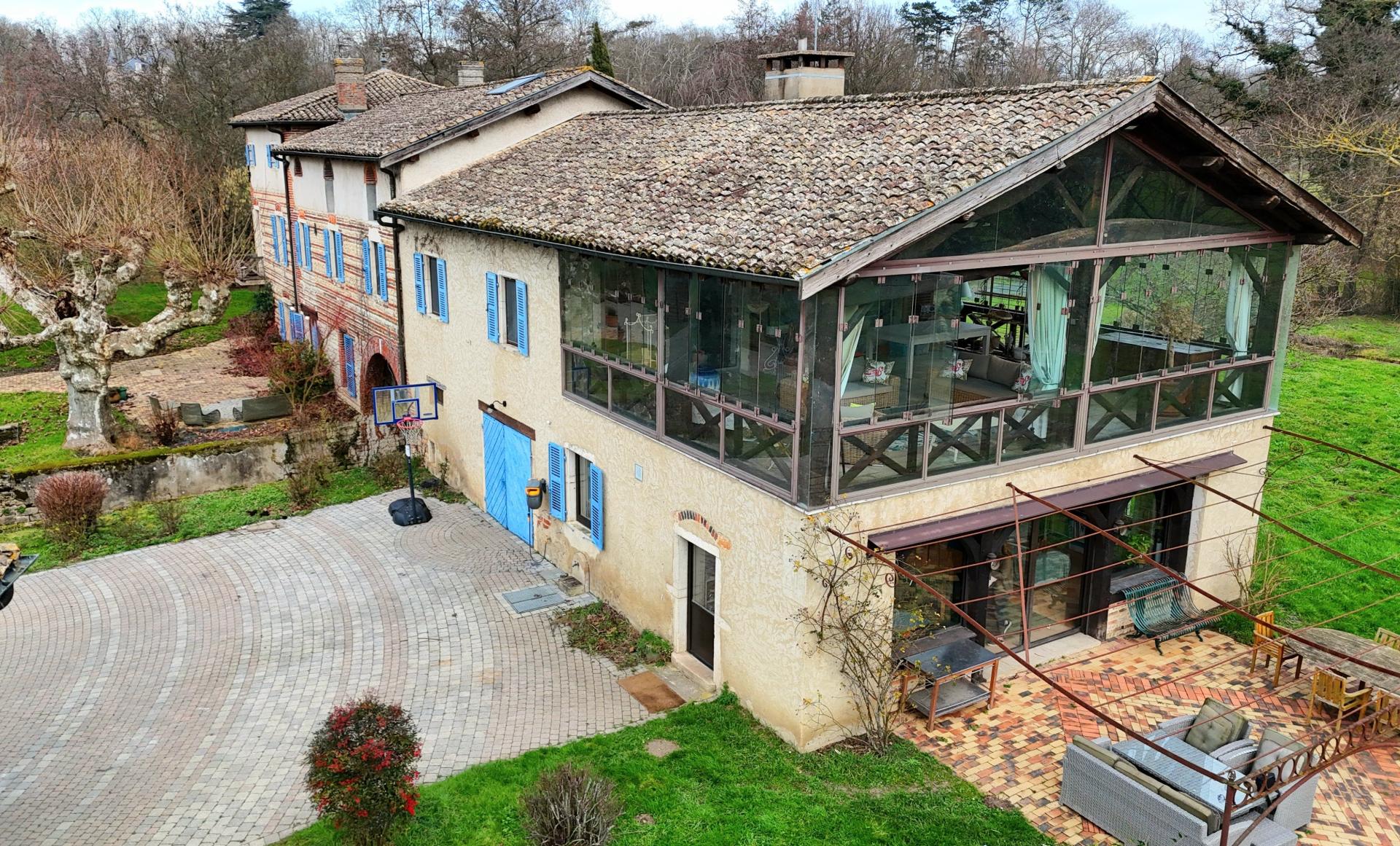 Photo 7 of the listing.