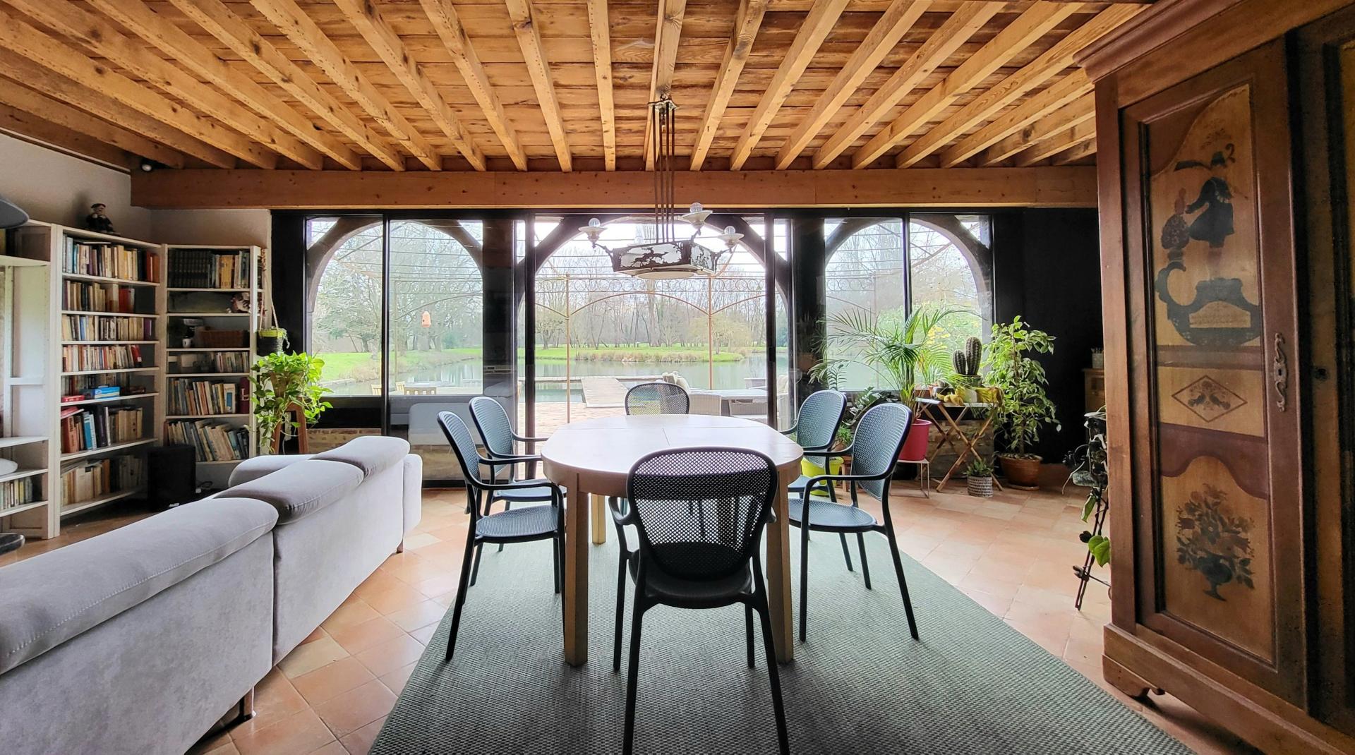 Photo 5 of the listing.