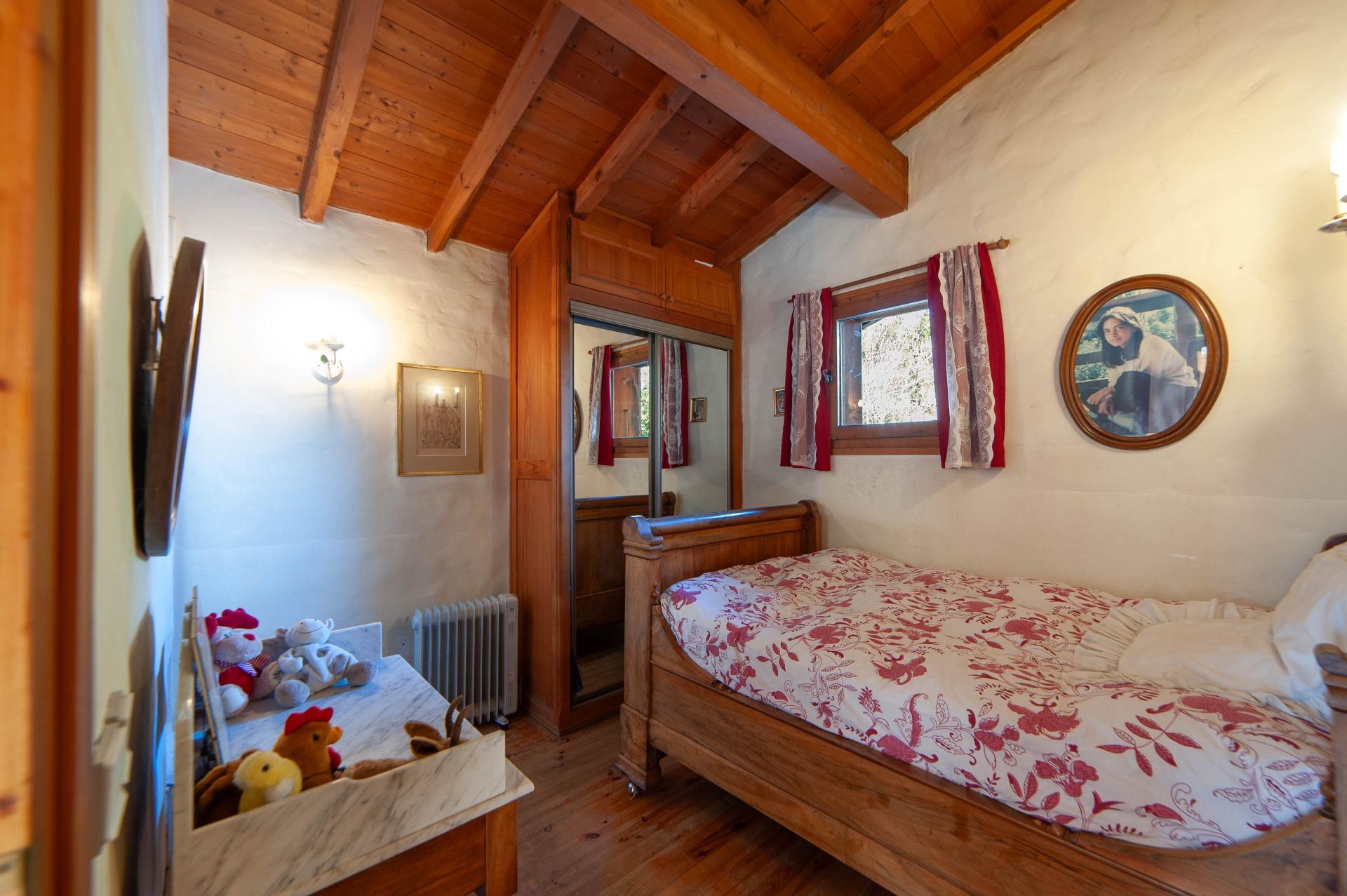 Photo 10 of the listing.