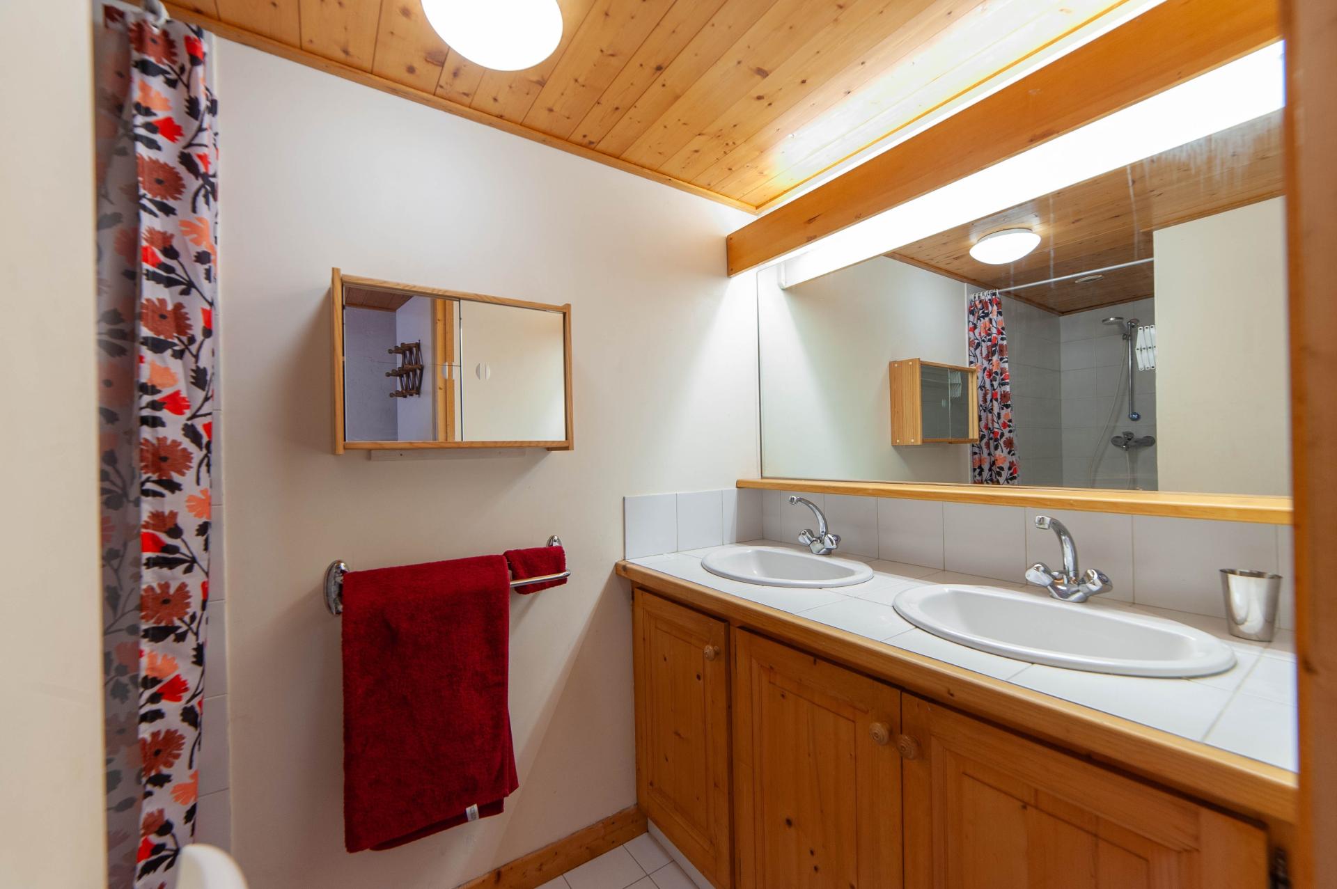 Photo 16 of the listing.