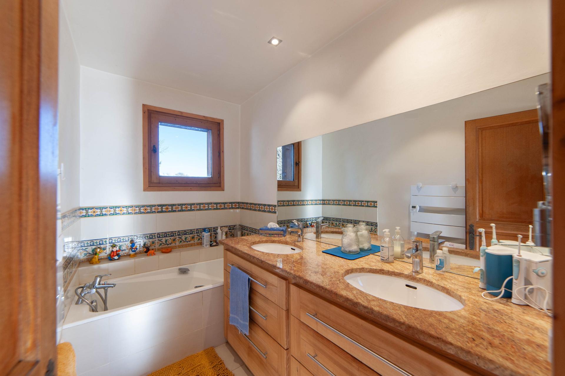 Photo 8 of the listing.