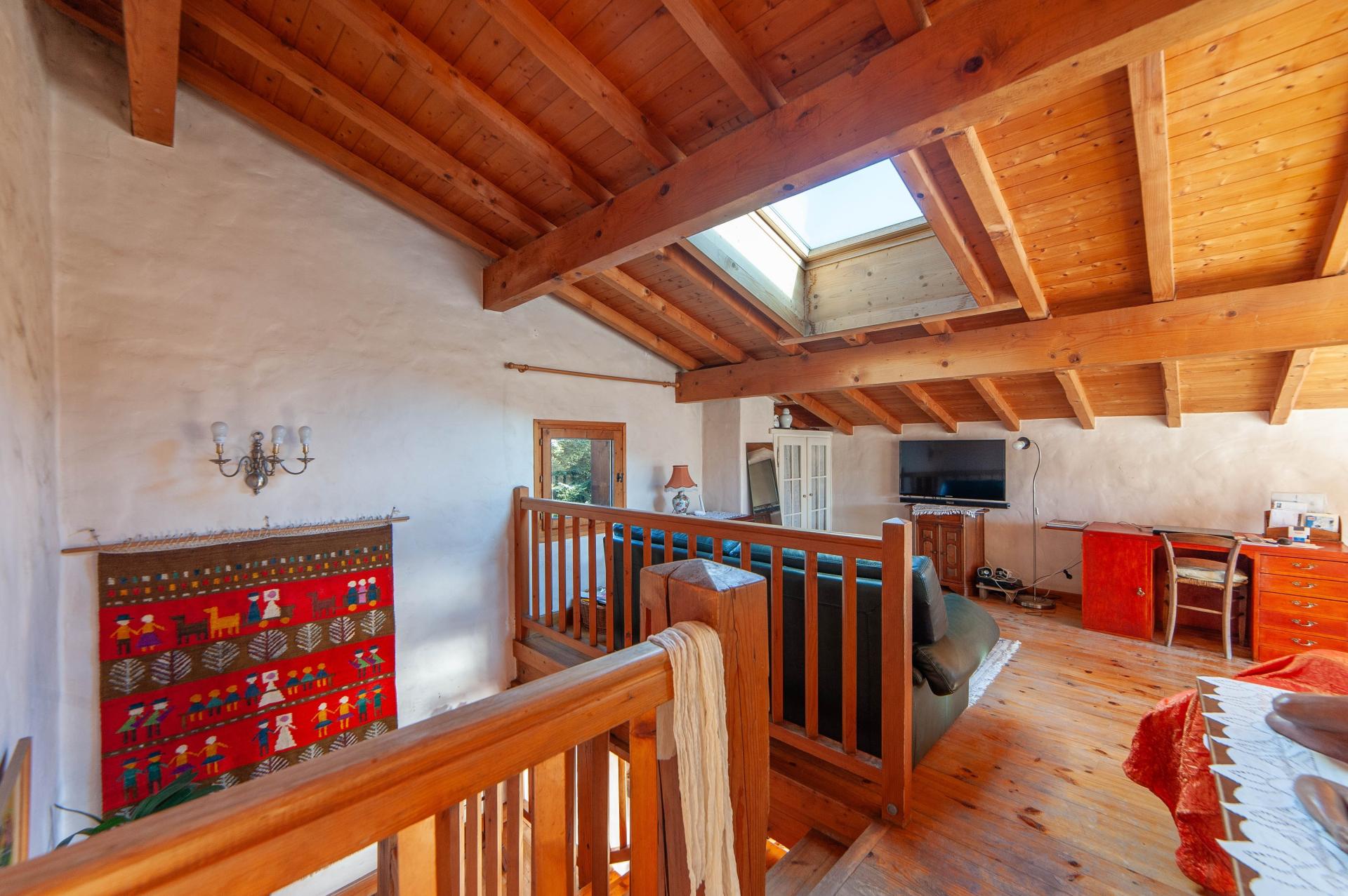 Photo 6 of the listing.