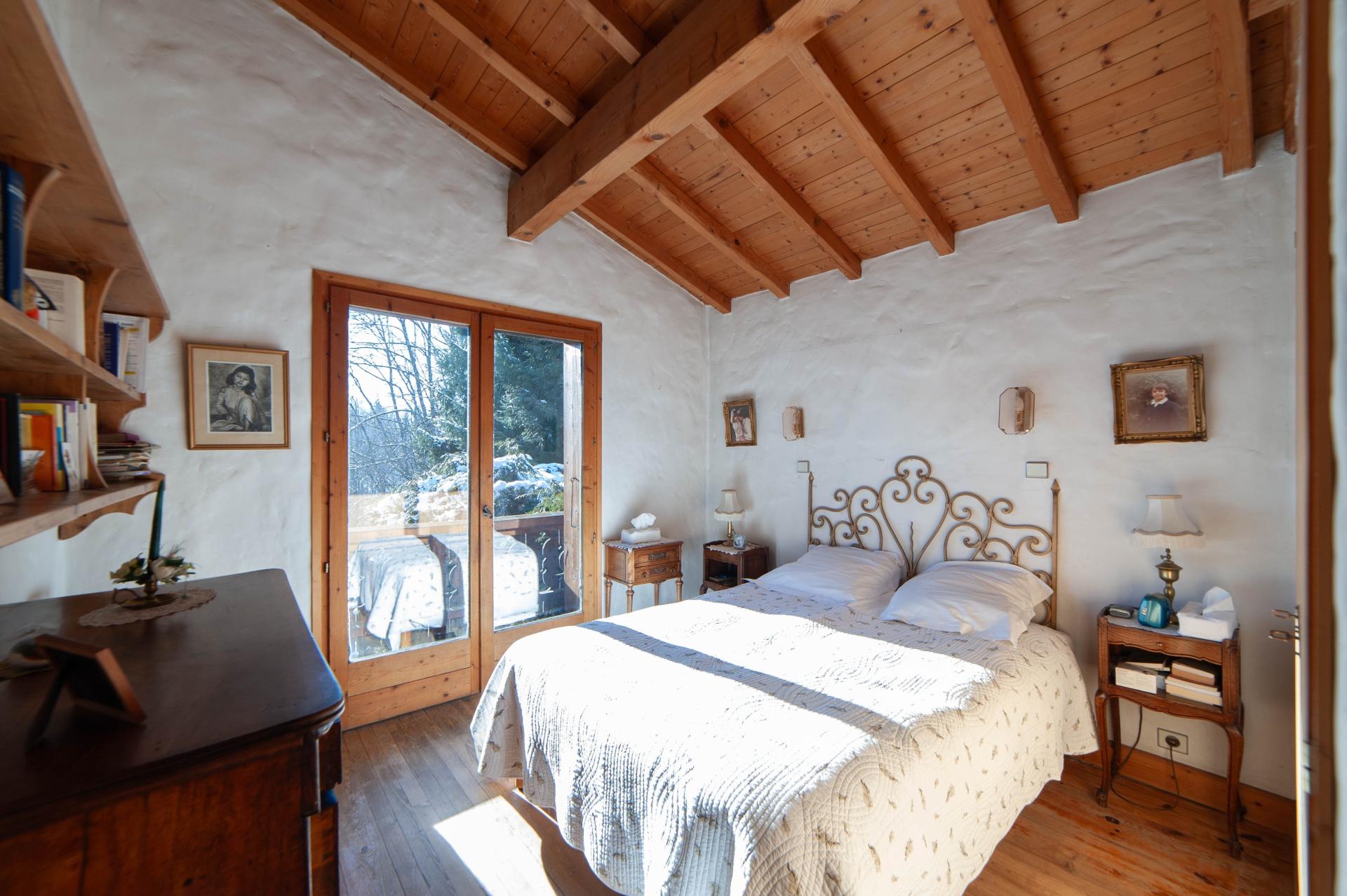 Photo 7 of the listing.