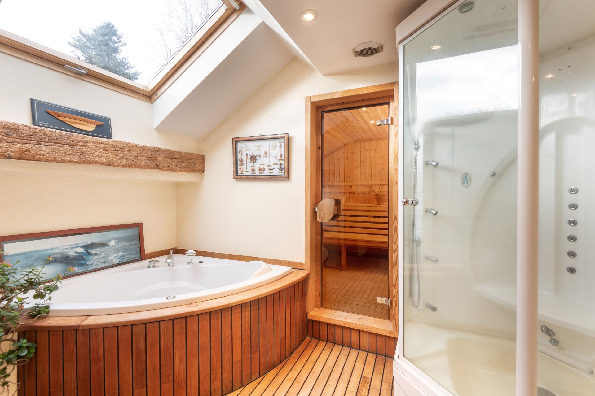 Photo 13 of the listing.