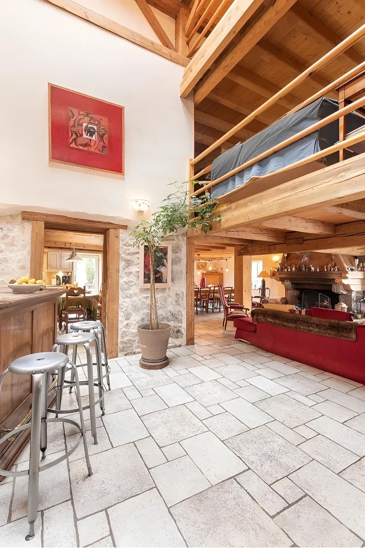 Photo 8 of the listing.