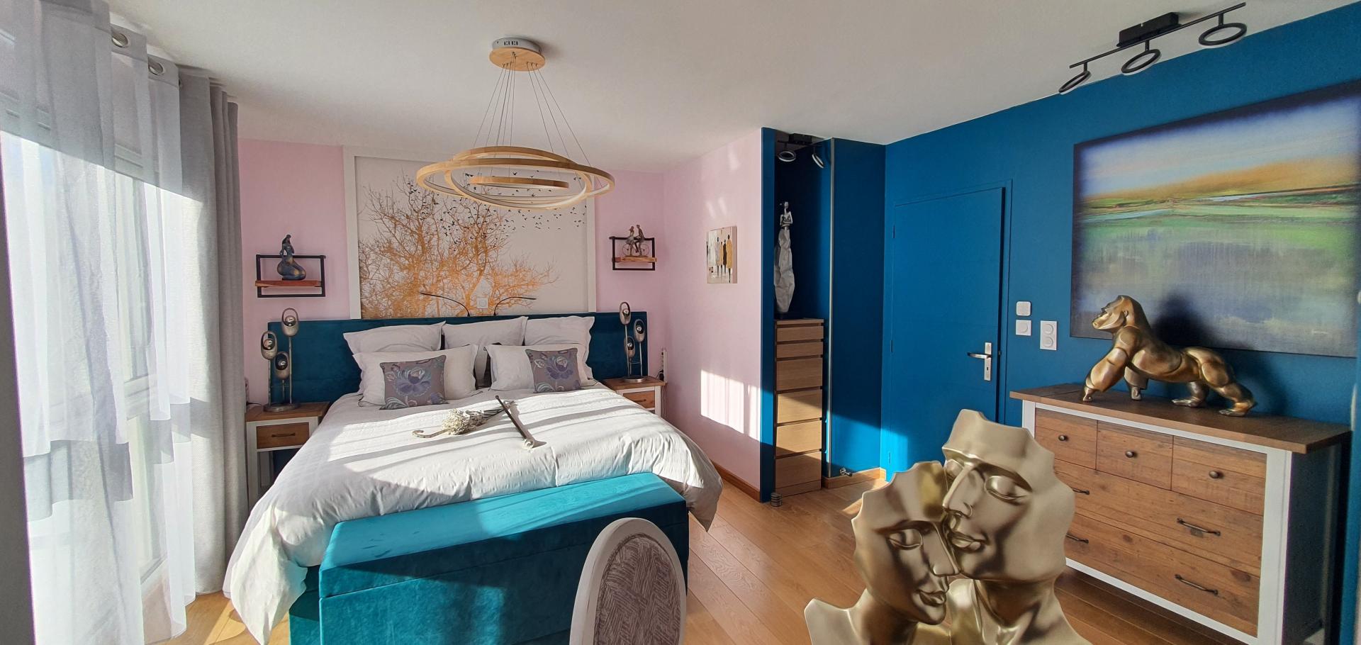 Photo 7 of the listing.