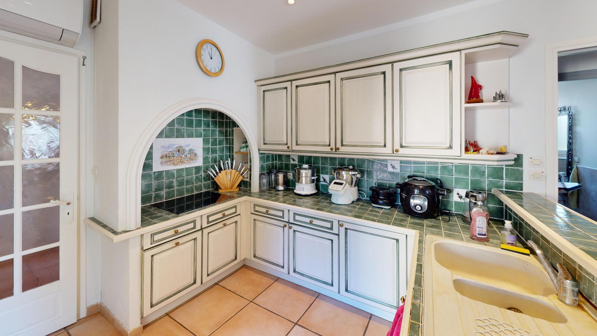 Photo 6 of the listing.