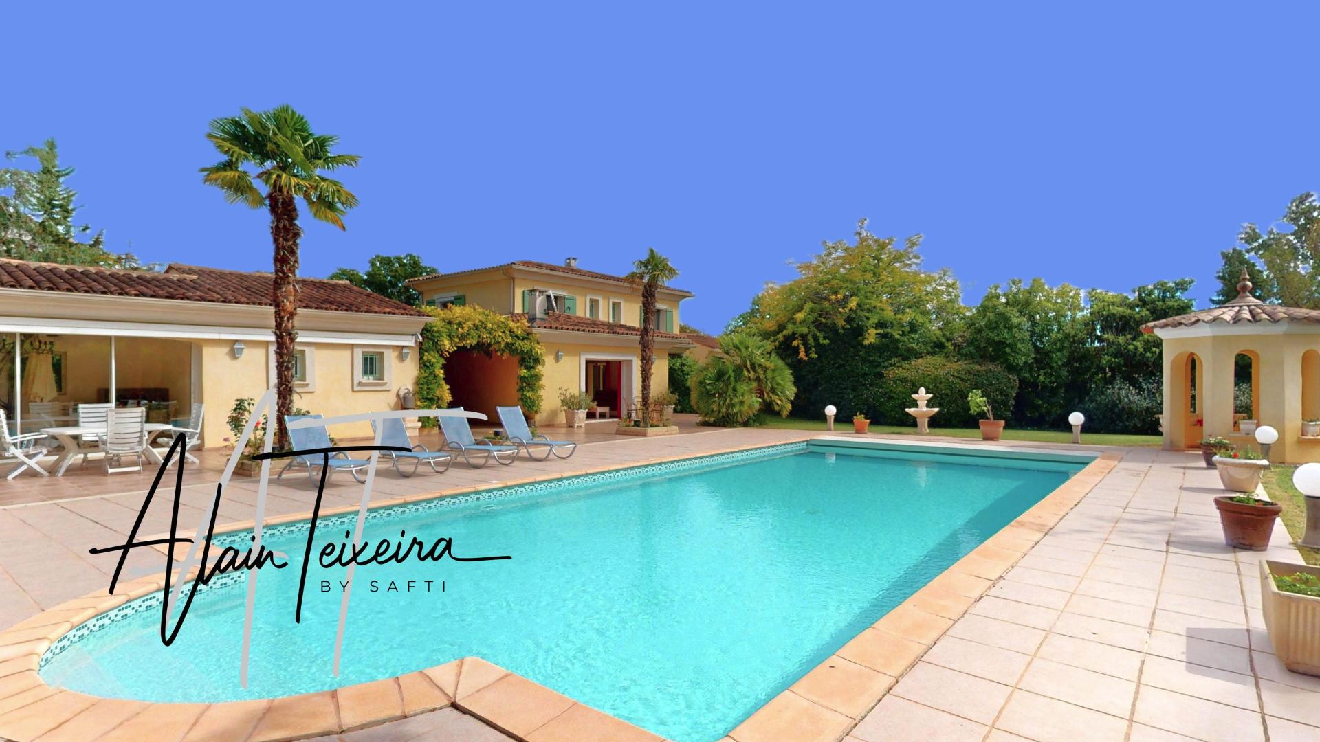 Photo 2 of the listing.