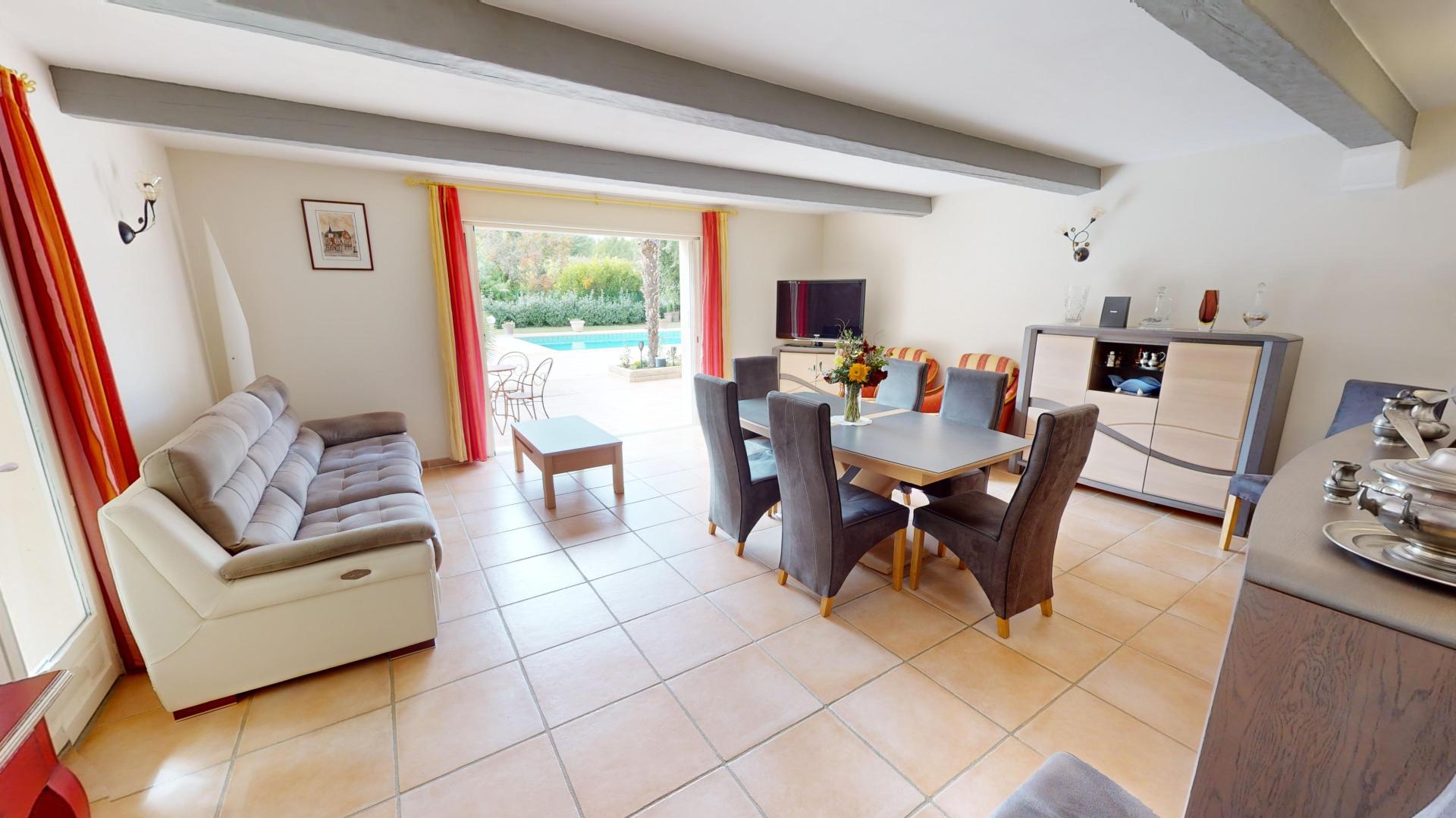 Photo 7 of the listing.