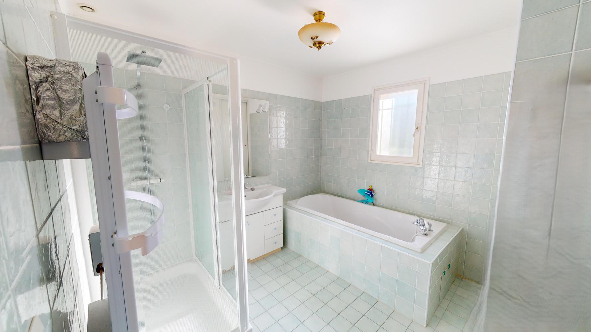 Photo 11 of the listing.