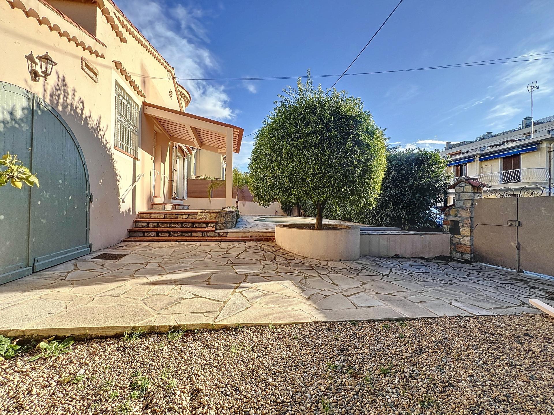 Photo 11 of the listing.