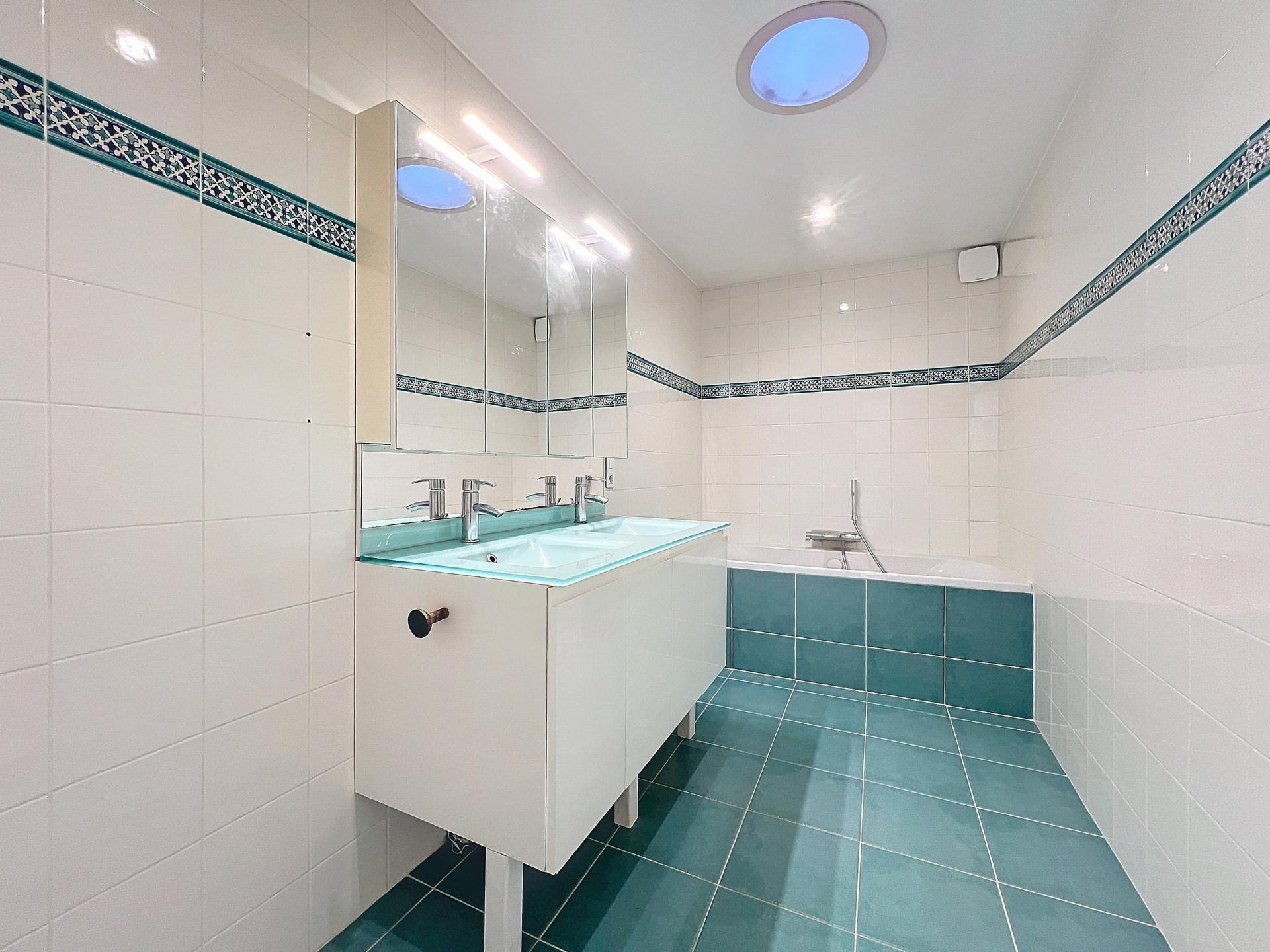 Photo 8 of the listing.