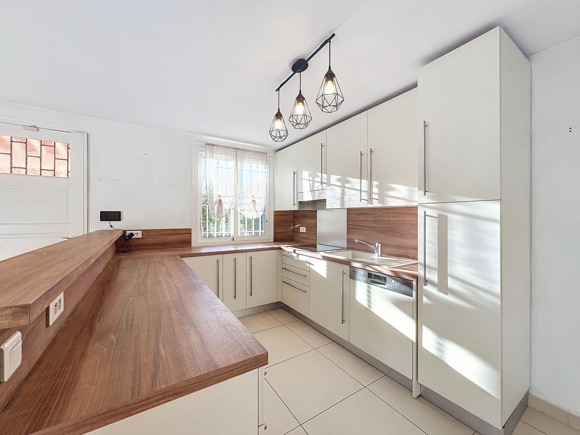 Photo 13 of the listing.