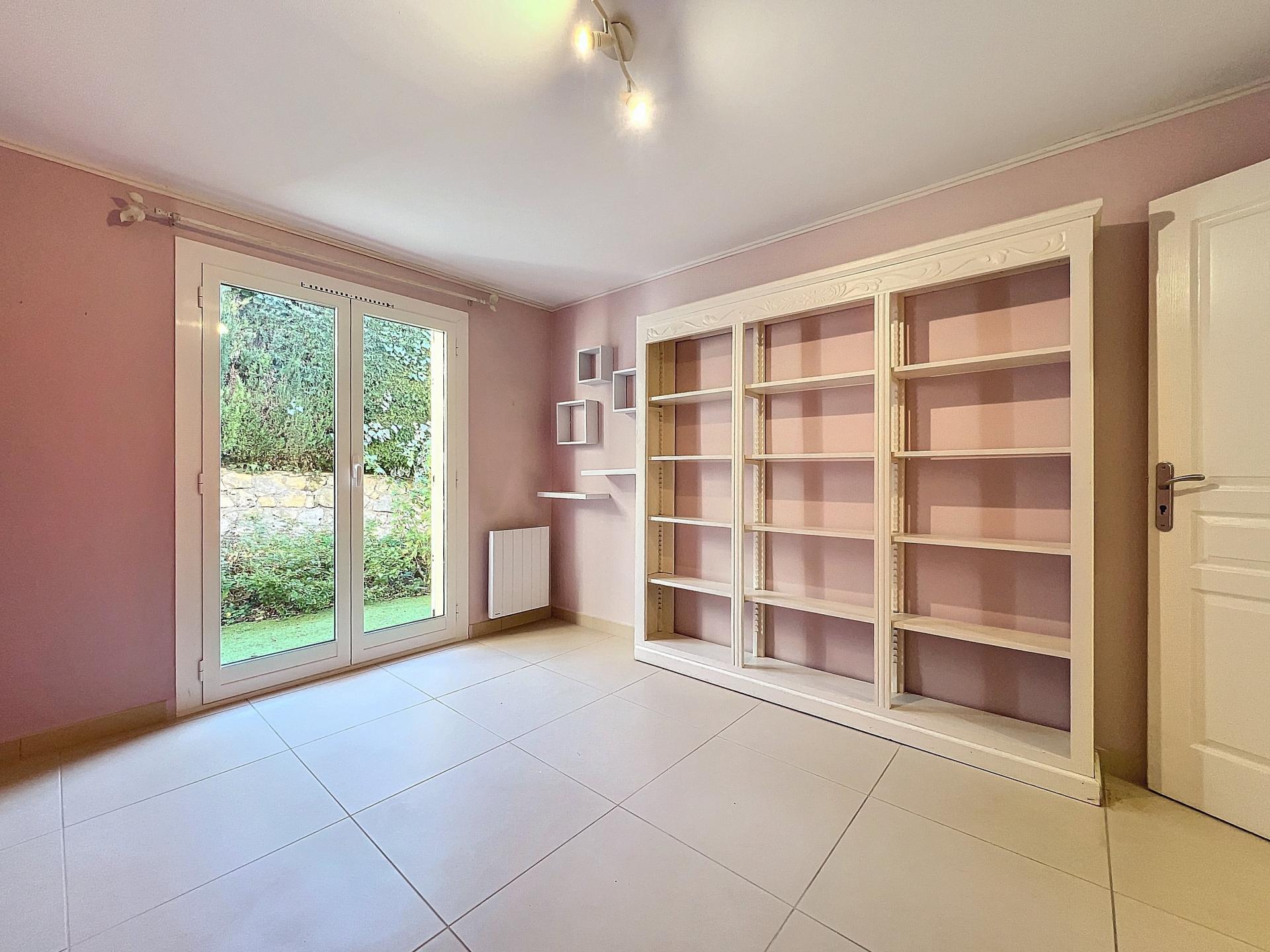 Photo 9 of the listing.