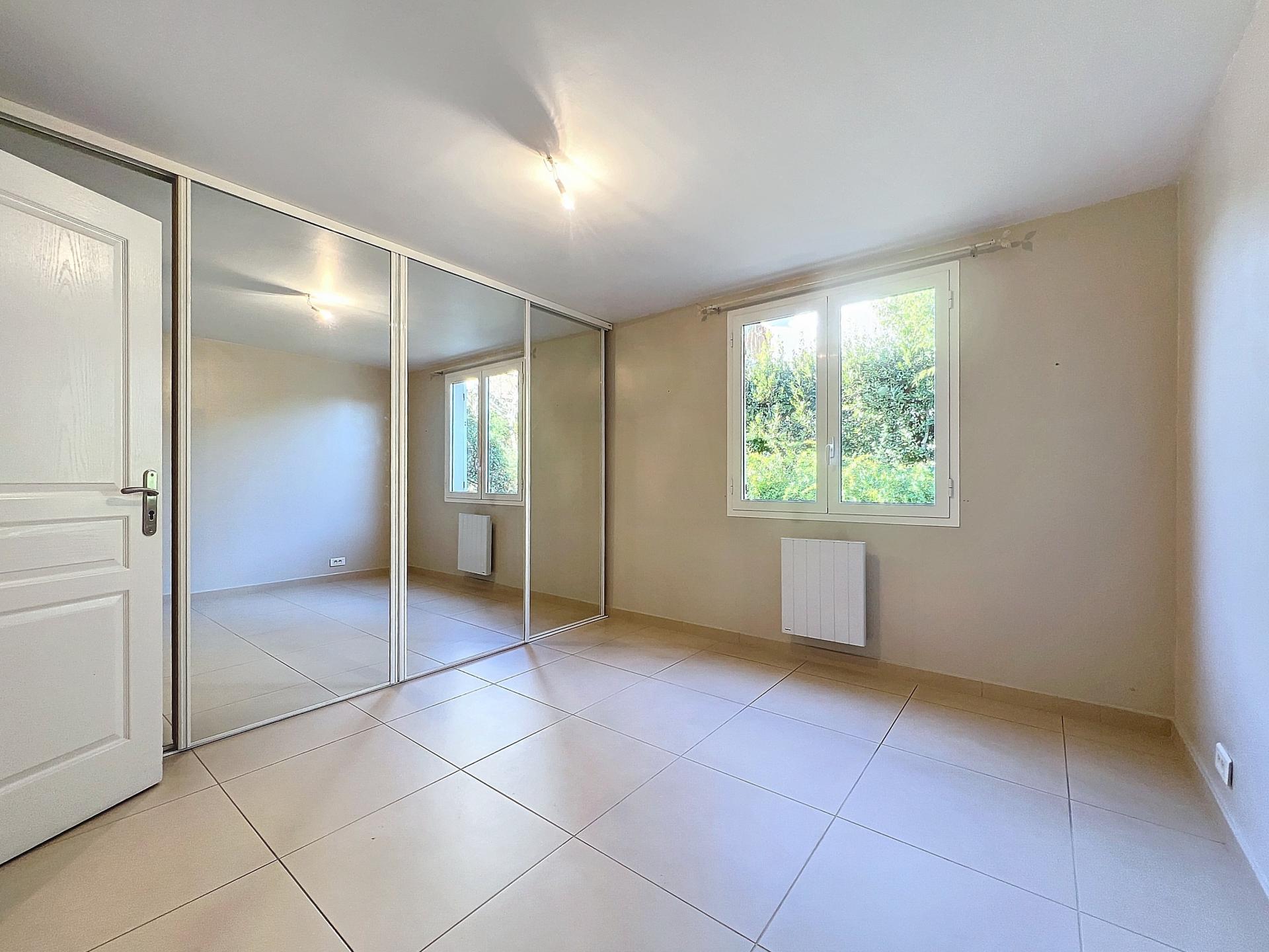 Photo 6 of the listing.