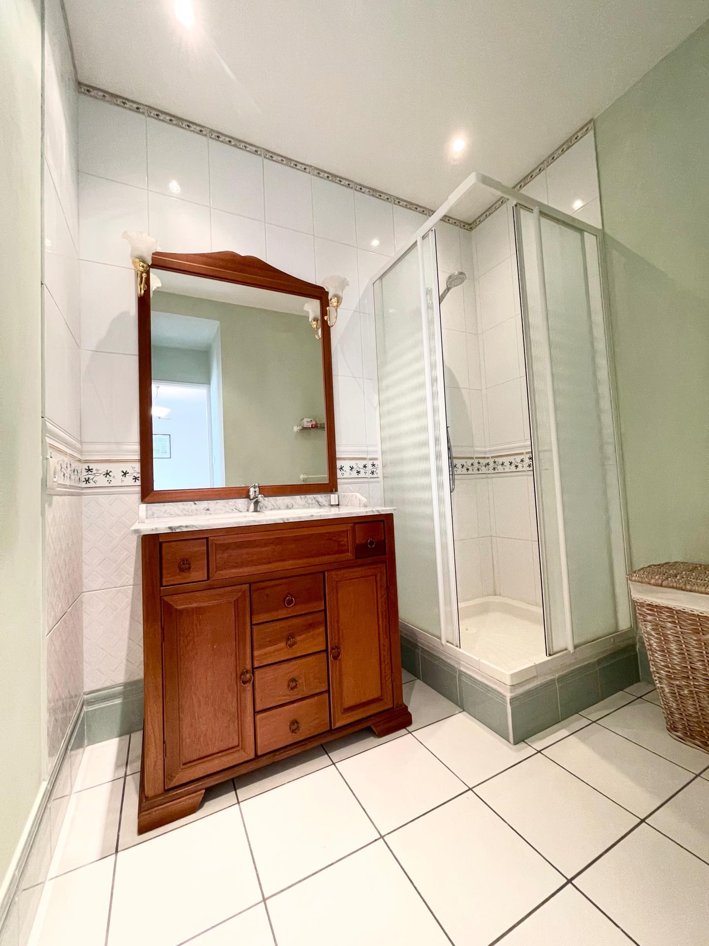 Photo 13 of the listing.