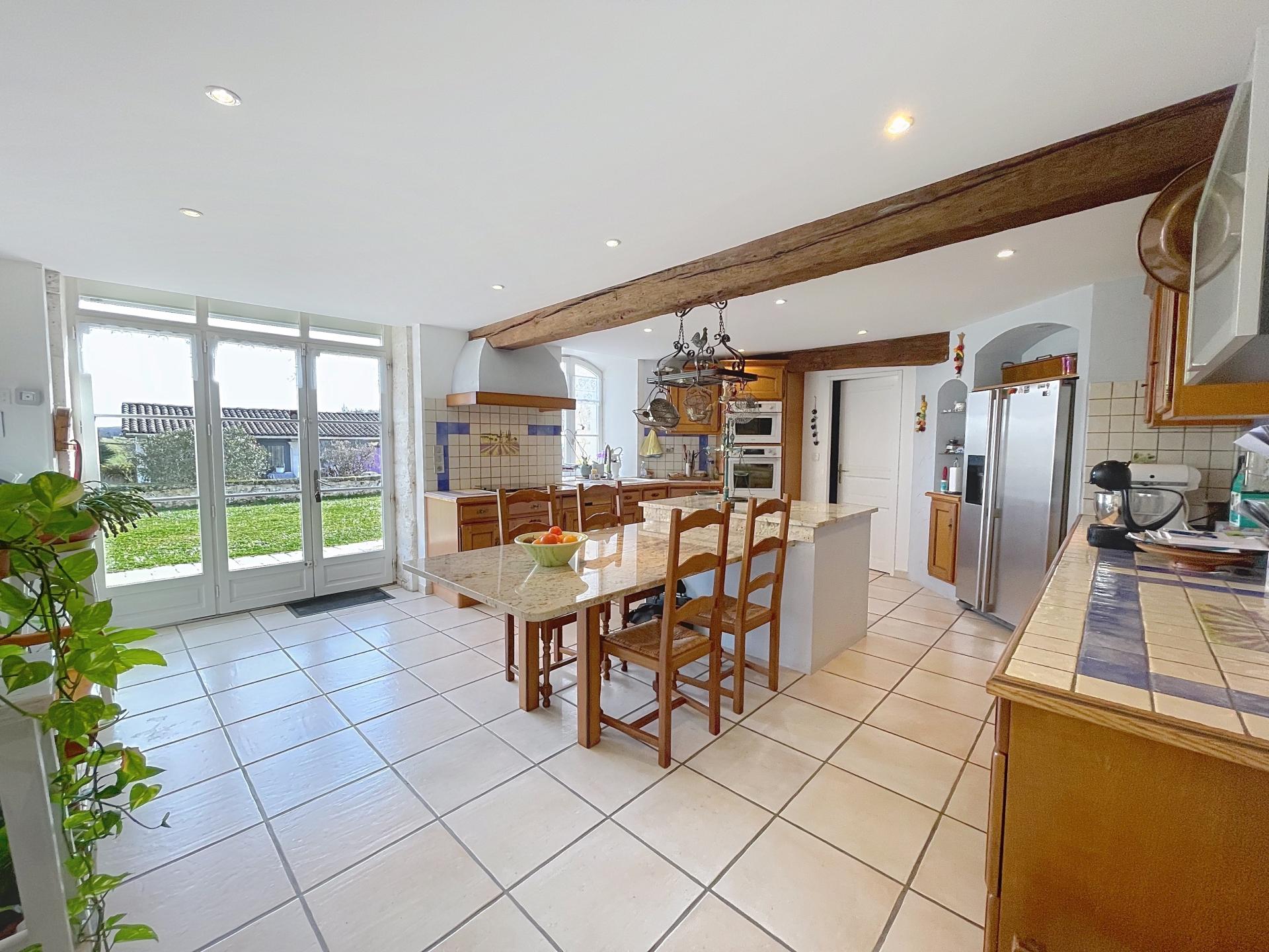 Photo 7 of the listing.