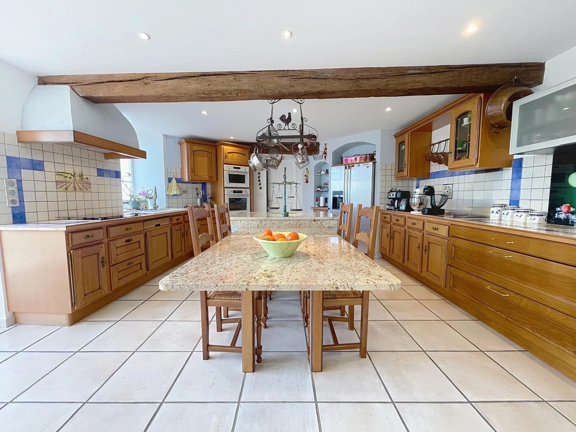 Photo 6 of the listing.