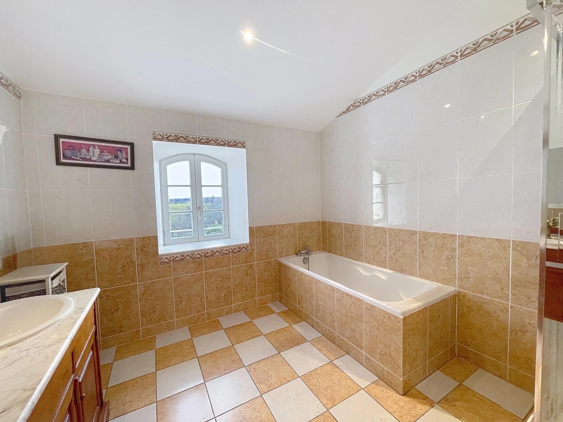 Photo 14 of the listing.