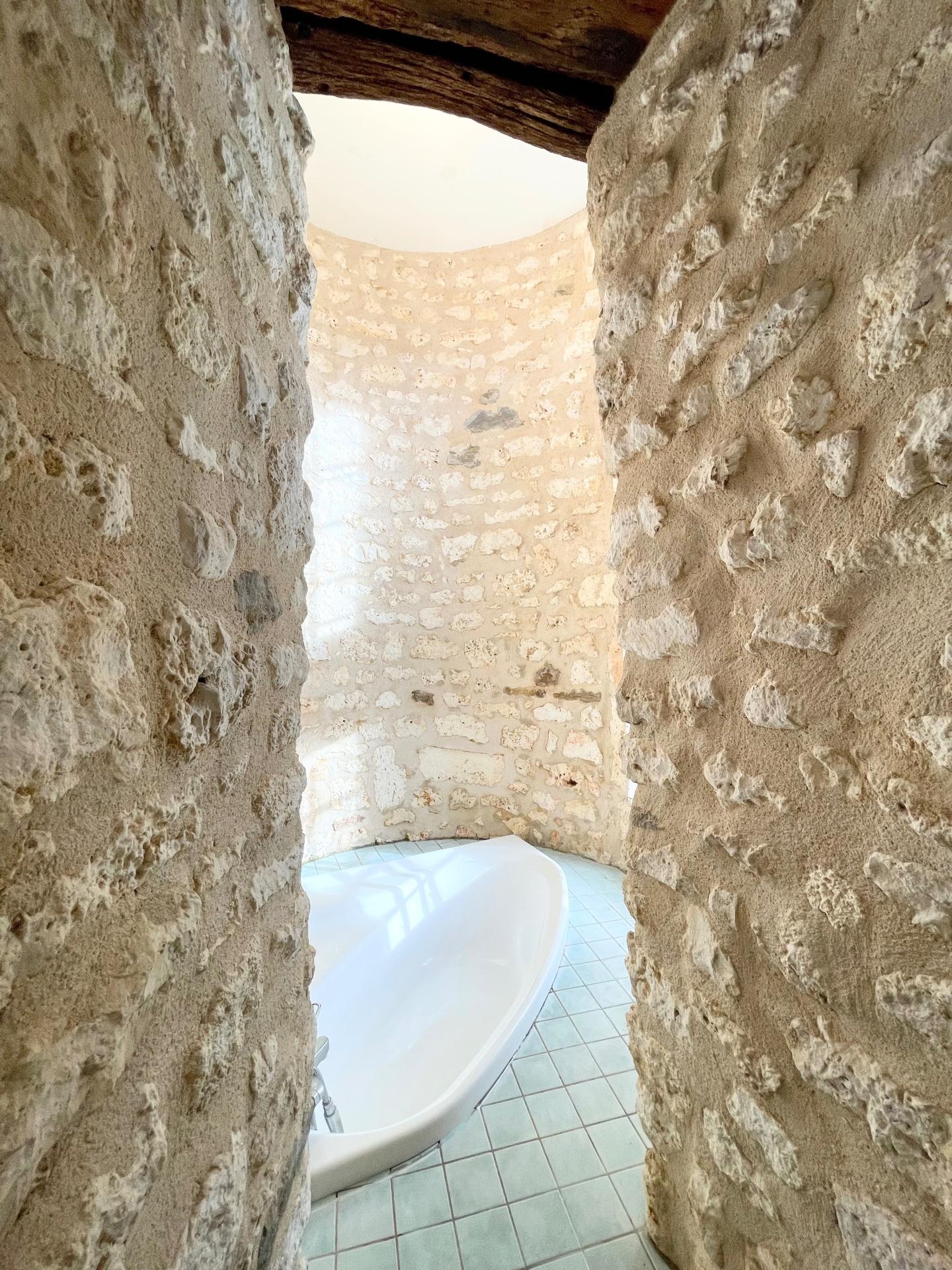 Photo 11 of the listing.