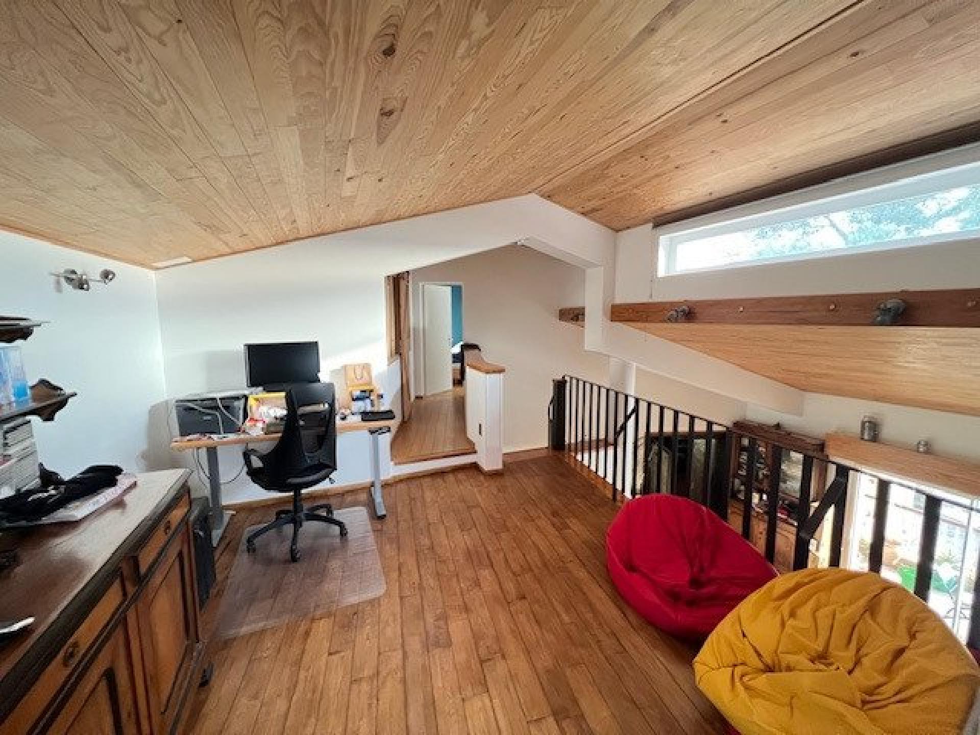 Photo 9 of the listing.