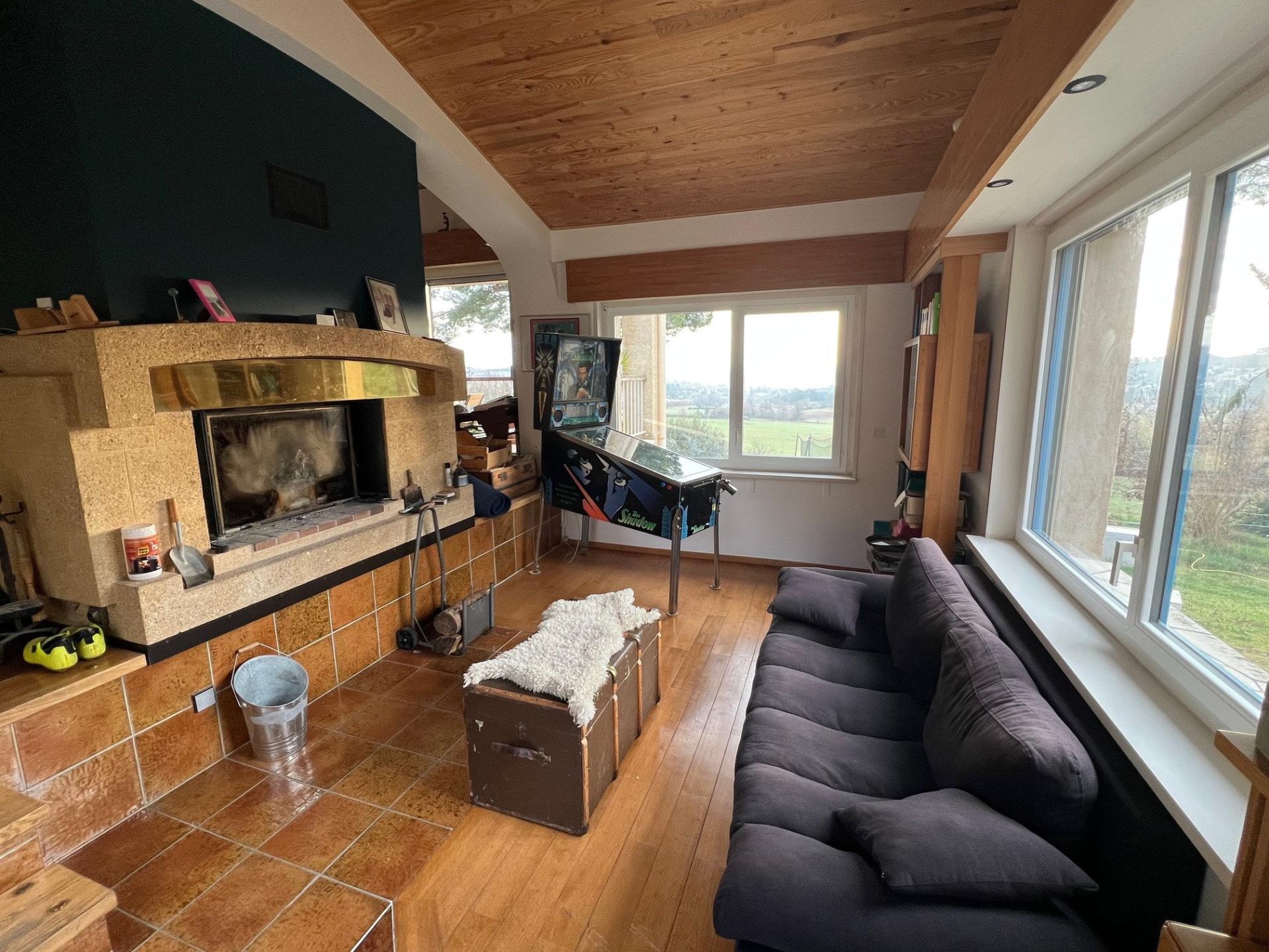 Photo 6 of the listing.