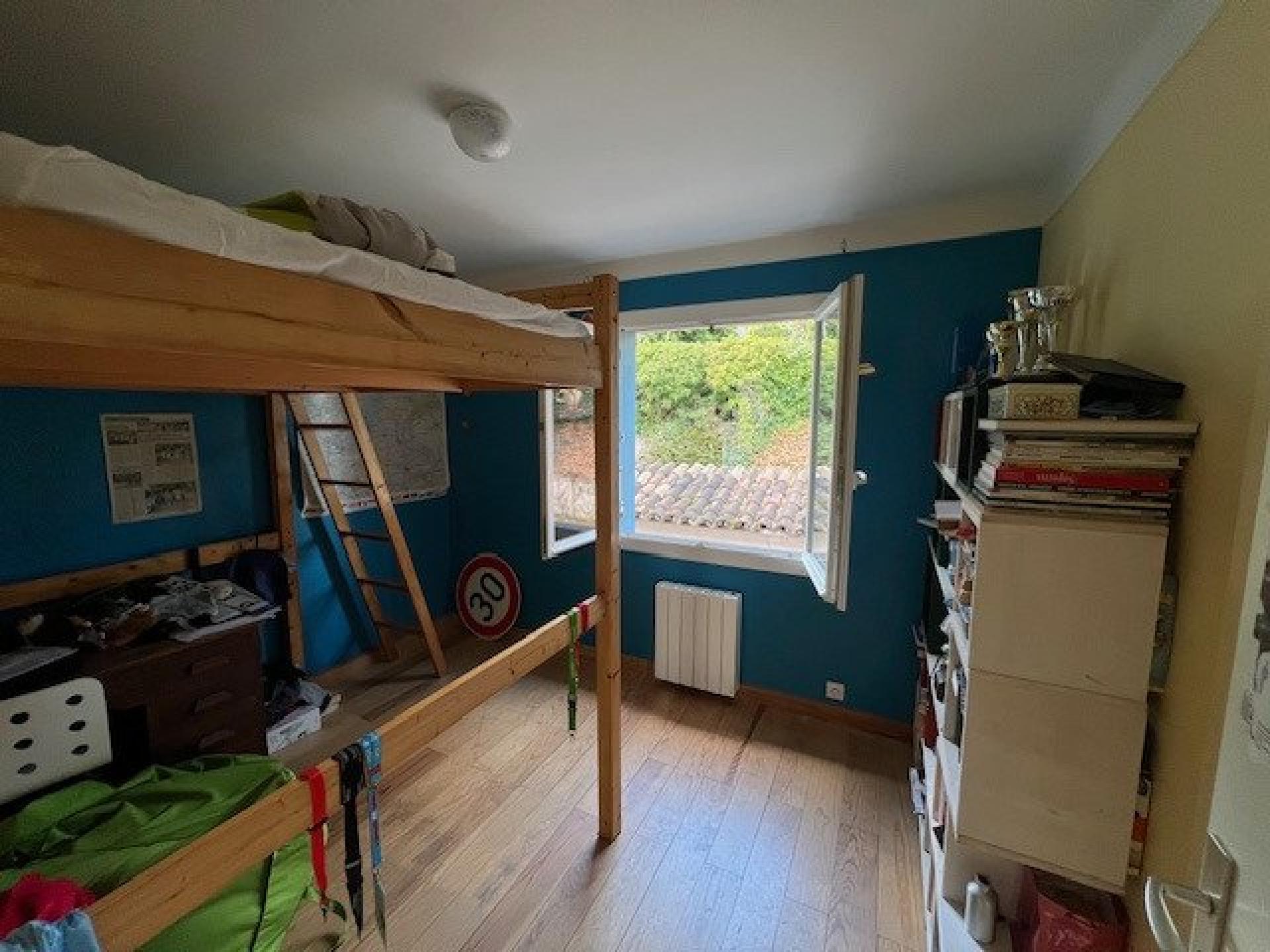 Photo 10 of the listing.