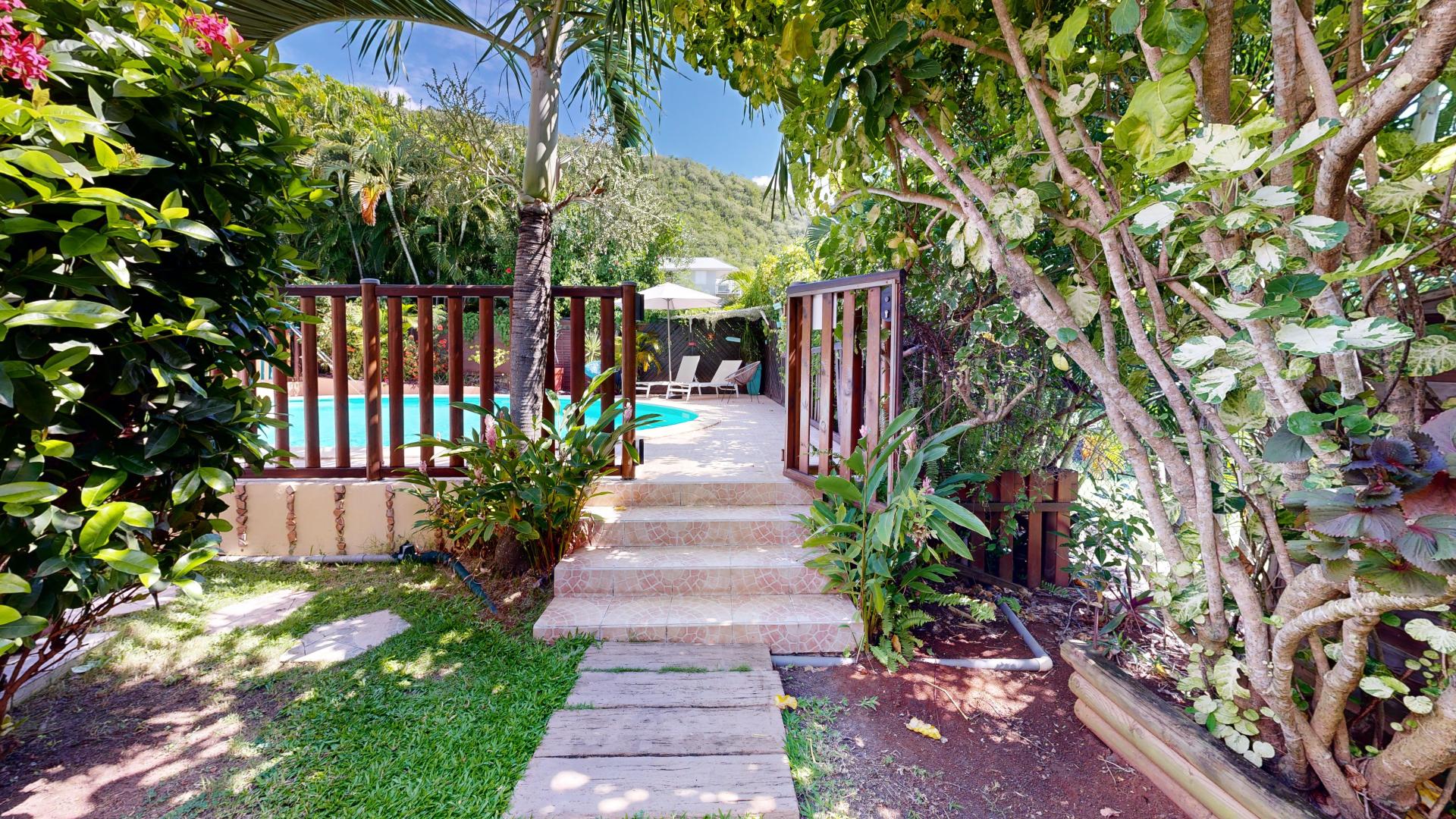 Photo 2 of the listing.