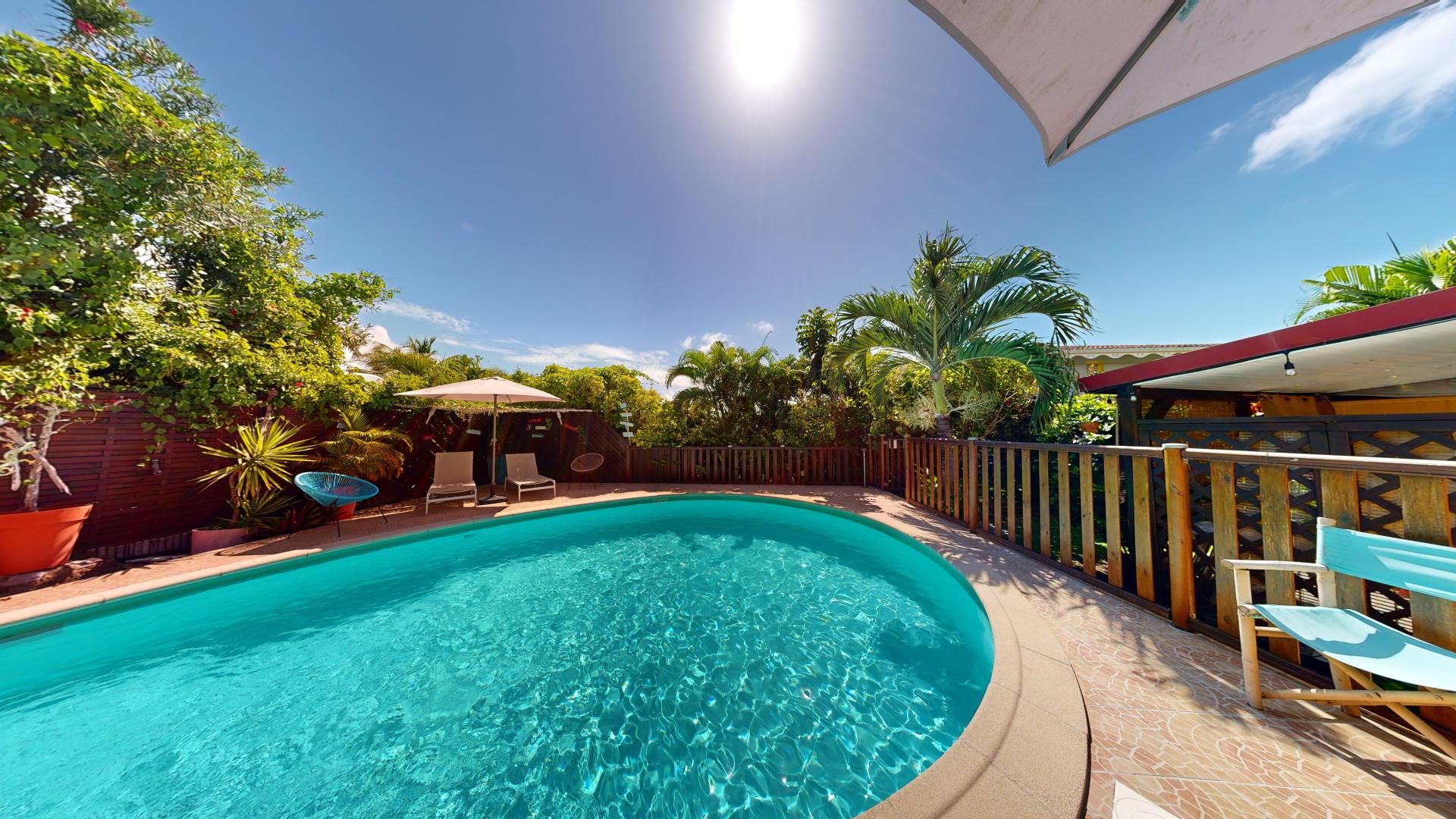 Photo 3 of the listing.