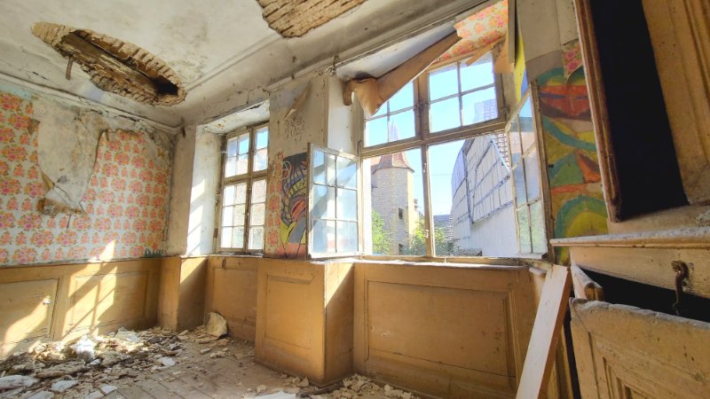 Photo 10 of the listing.