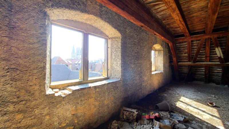 Photo 5 of the listing.