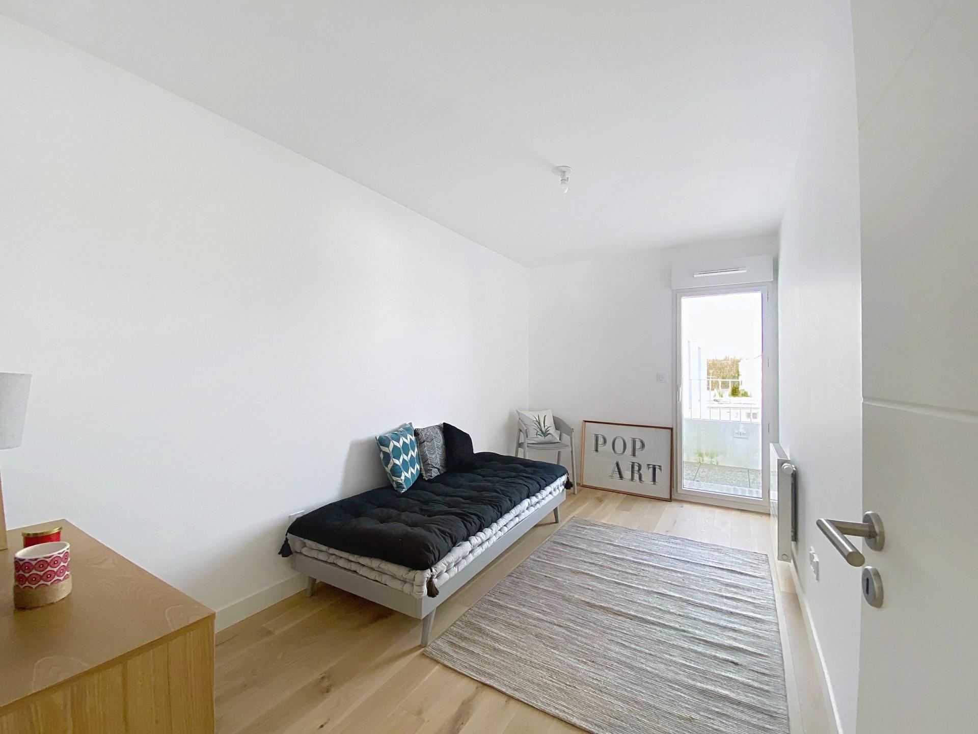 Photo 7 of the listing.