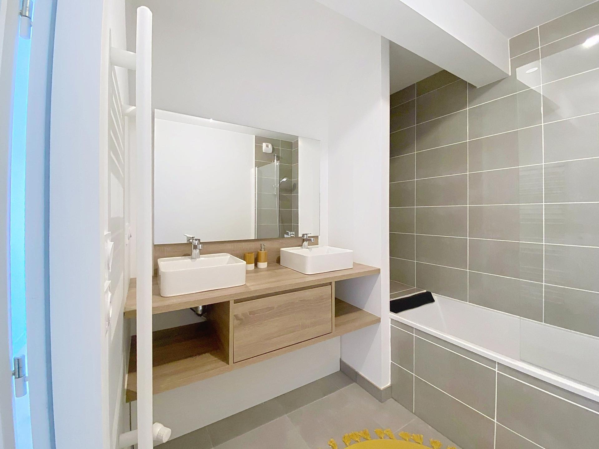 Photo 8 of the listing.