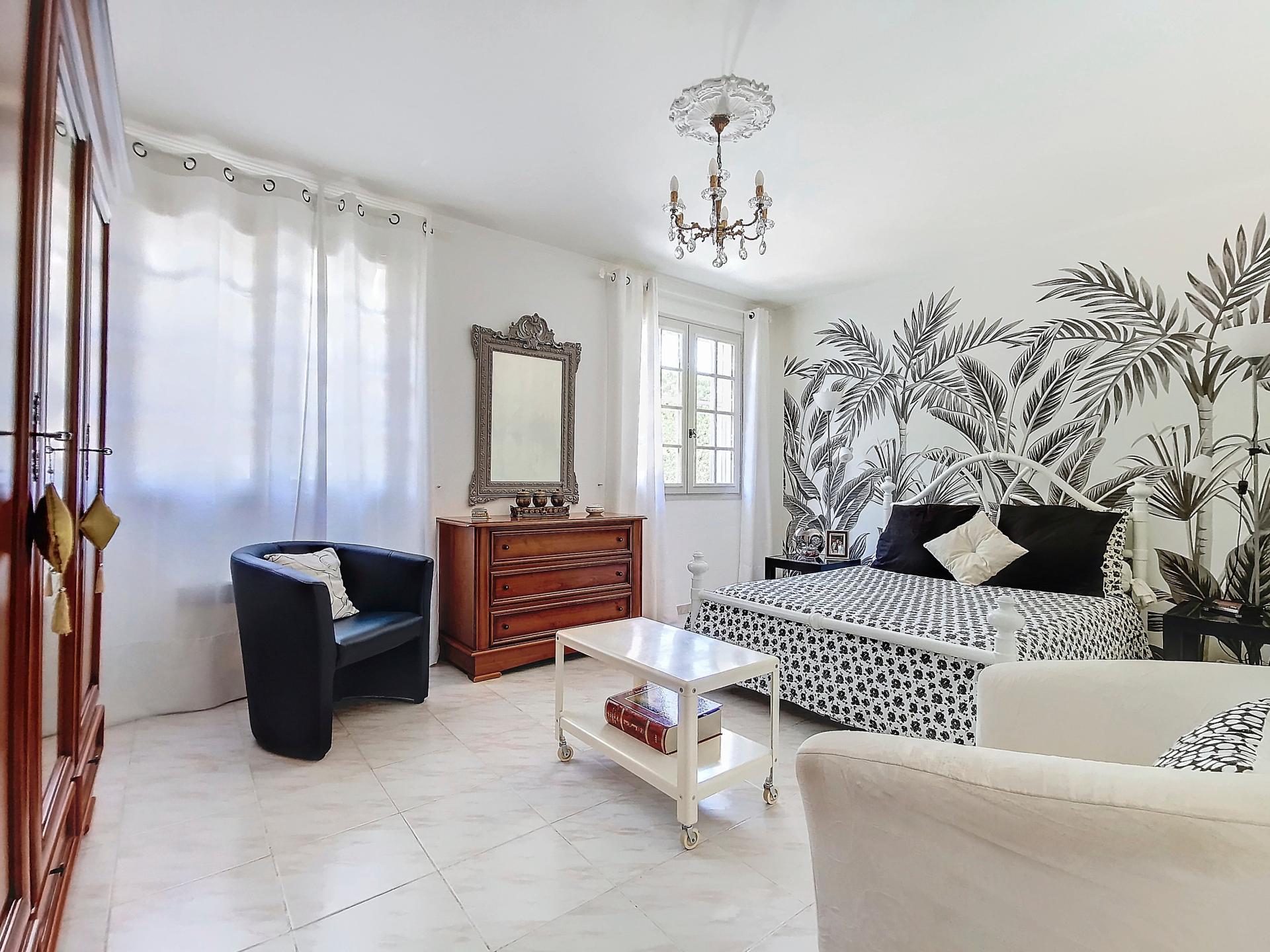 Photo 6 of the listing.