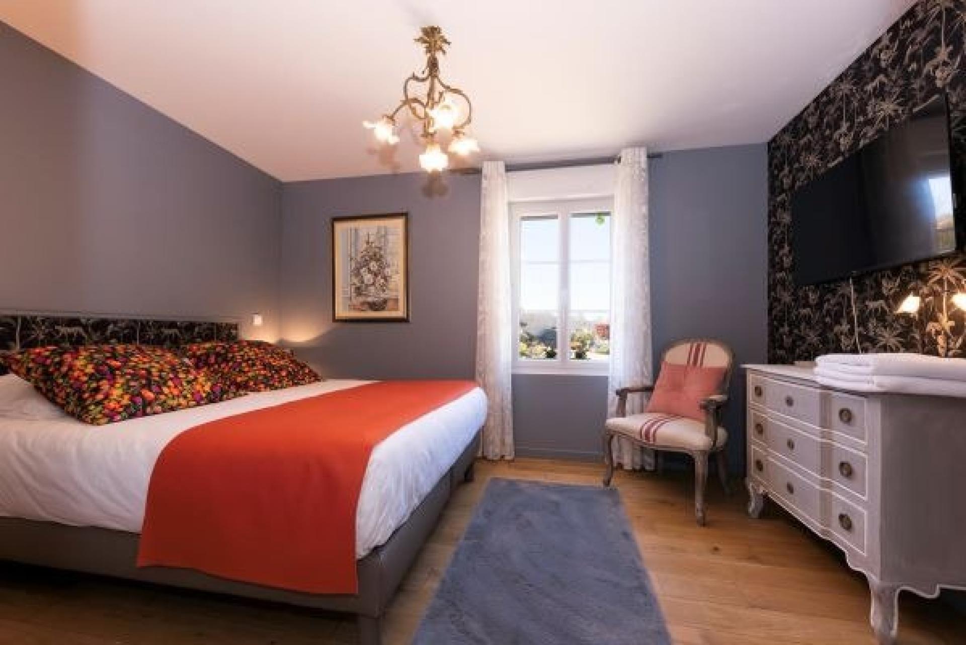 Photo 8 of the listing.