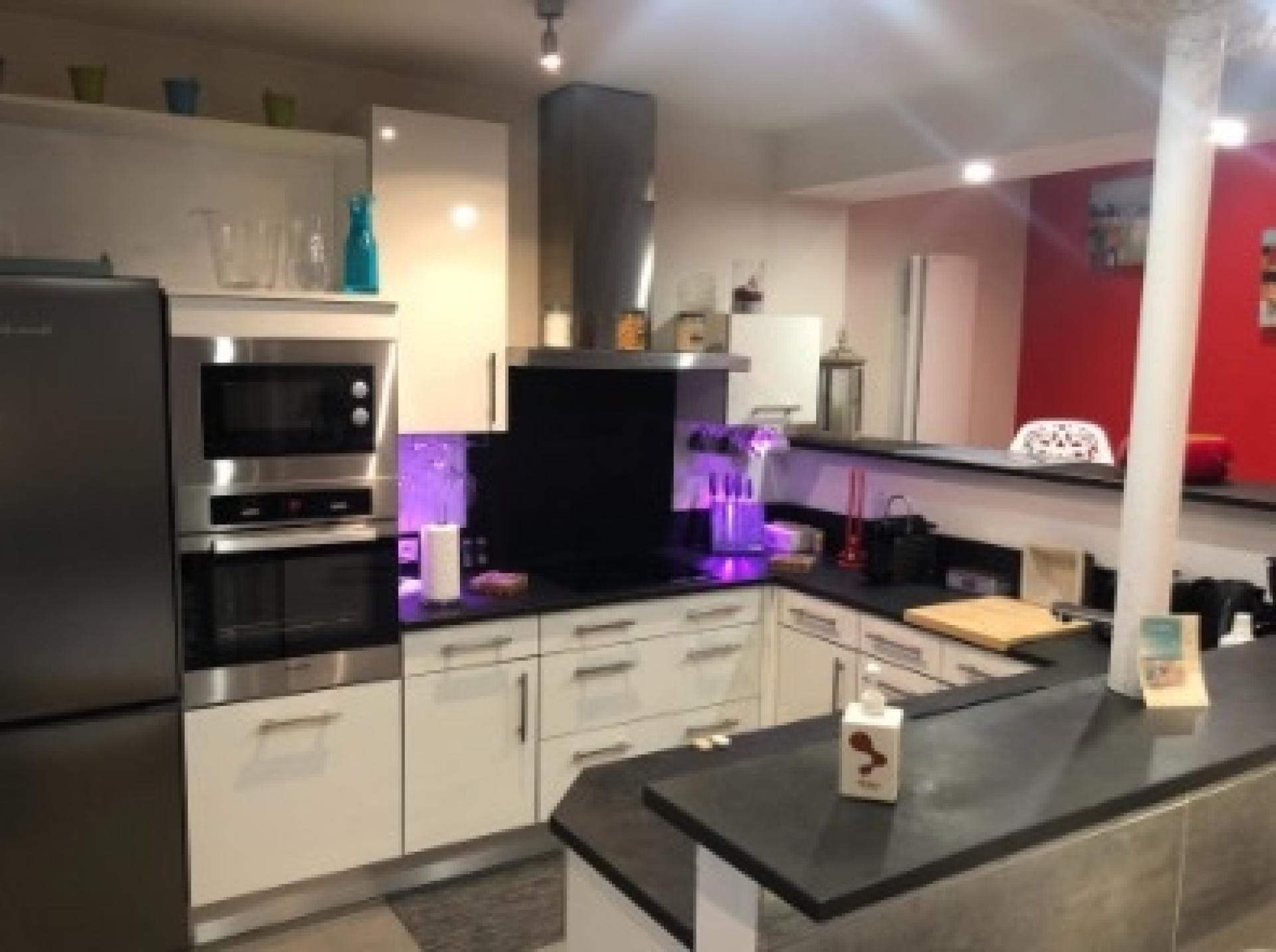 Photo 6 of the listing.